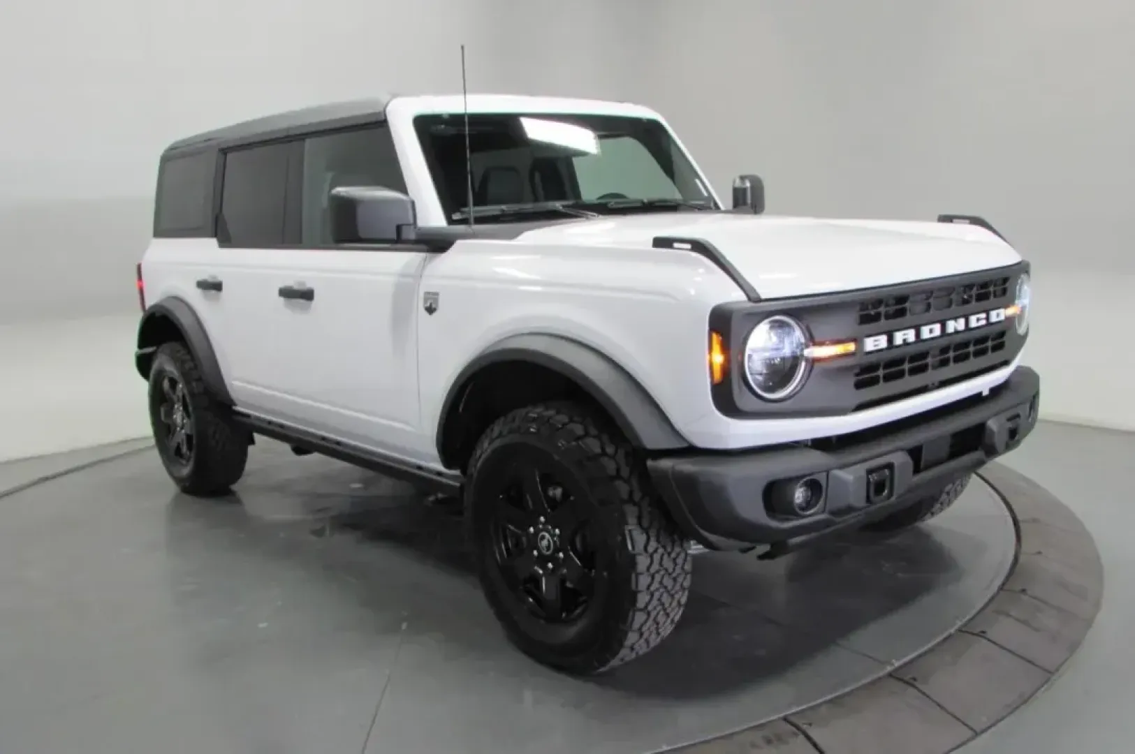 2025 /Dark Gray w/Black Onyx Leather Ford Bronco Big Bend (1FMEE7BH1SL) with an 2.3L EcoBoost I-4 engine, located at 12836 Highway 21, De Soto, MO, 63020, (636) 337-7777, 38.151867, -90.575615 - **Adventure Awaits in the 2025 Ford Bronco Big Bend Your Ideal SUV for Weekend Getaways!**<br /> <br /> Are you ready to explore the great outdoors or tackle your daily commute in style? The 2025 Ford Bronco Big Bend is the perfect SUV for those who crave adventure while still prioritizing comfort - Photo#0