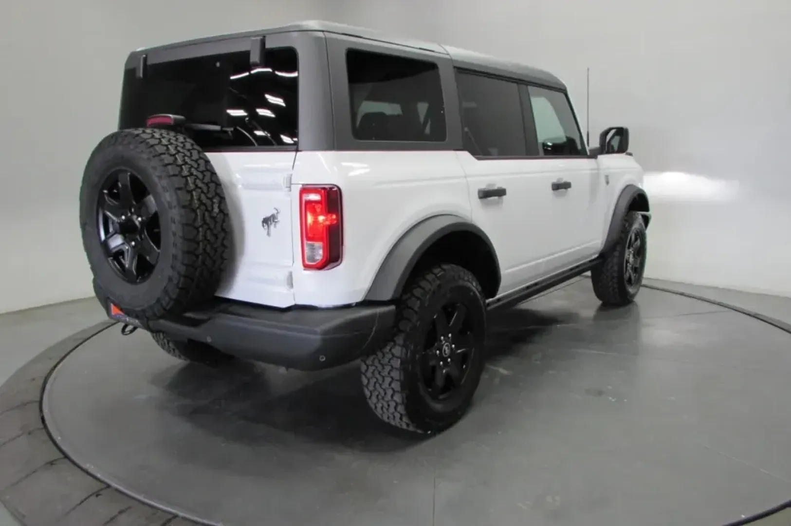 2025 /Dark Gray w/Black Onyx Leather Ford Bronco Big Bend (1FMEE7BH1SL) with an 2.3L EcoBoost I-4 engine, located at 12836 Highway 21, De Soto, MO, 63020, (636) 337-7777, 38.151867, -90.575615 - **Adventure Awaits in the 2025 Ford Bronco Big Bend Your Ideal SUV for Weekend Getaways!**<br /> <br /> Are you ready to explore the great outdoors or tackle your daily commute in style? The 2025 Ford Bronco Big Bend is the perfect SUV for those who crave adventure while still prioritizing comfort - Photo#7