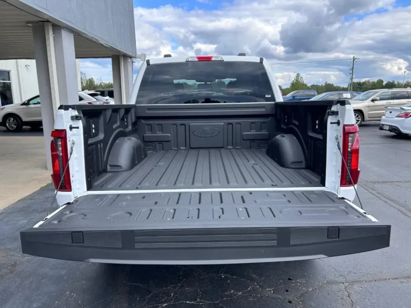 2024 /Black w/Medium Dark Slate Clot Ford F-150 XLT (1FTFW3L56RK) with an 5.0L engine, located at 141 Commercial Dr, Fredericktown, MO, 63645, (573) 783-6432, 37.570087, -90.320648 - **Adventure Awaits with the 2024 Ford F-150 XLT Perfect for Every Journey!**<br /> <br /> Are you ready to elevate your outdoor escapades or tackle your daily commute with ease? Look no further than the 2024 Ford F-150 XLT available at Pettus Ford Fredericktown! Nestled in vibrant Fredericktown, MO - Photo#3