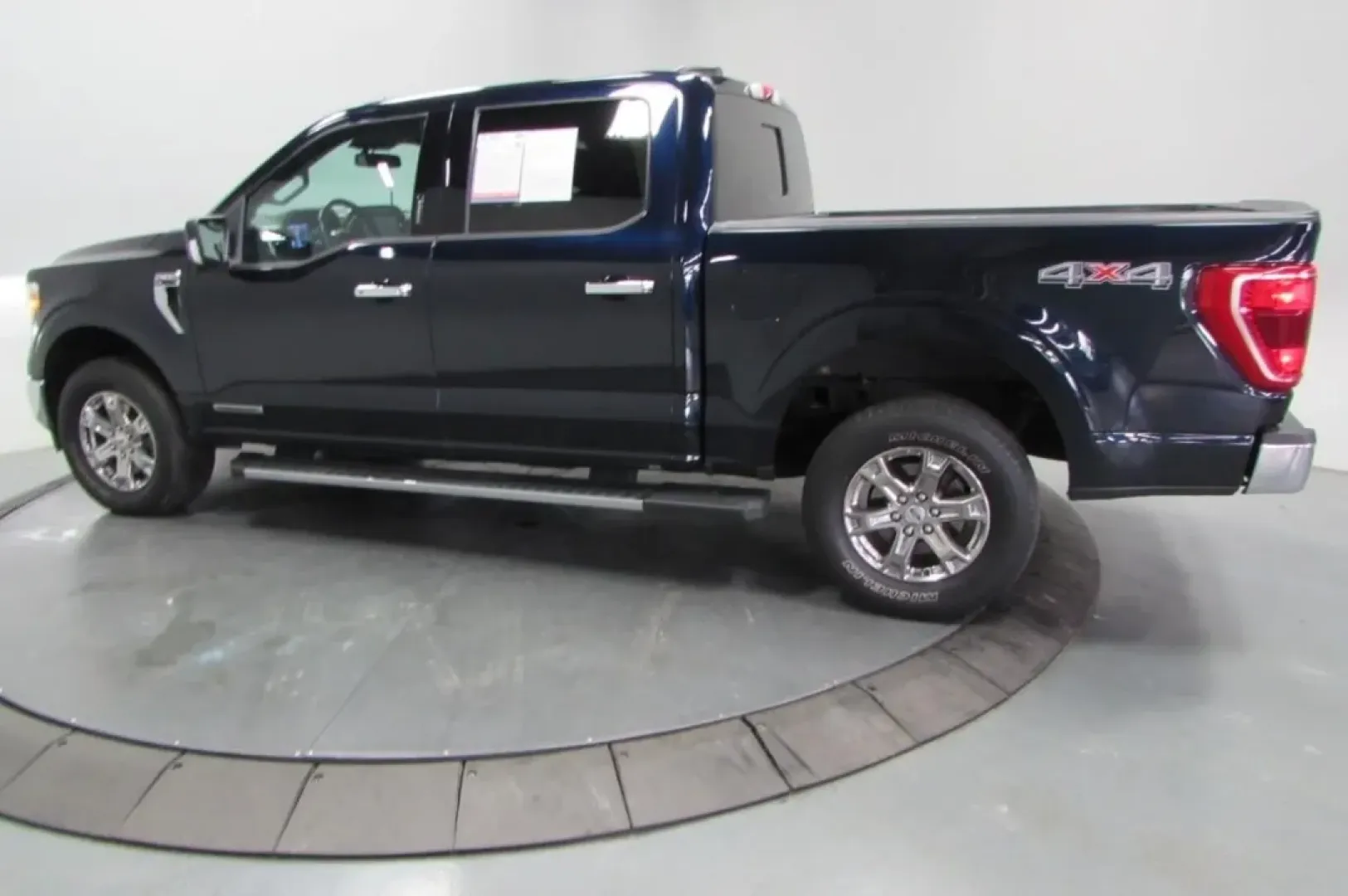 2021 /Black/Medium Dark Slate Ford F-150 XLT (1FTFW1ED8MF) with an Other engine, located at 12836 Highway 21, De Soto, MO, 63020, (636) 337-7777, 38.151867, -90.575615 - **Unleash Your Adventures with the 2021 Ford F-150 XLT at Pettus Ford De Soto!**<br /> <br /> Are you ready to take your weekend adventures and daily commuting to the next level? Look no further than the 2021 Ford F-150 XLT, available now at Pettus Ford De Soto in De Soto, MO! This reliable and rugg - Photo#4