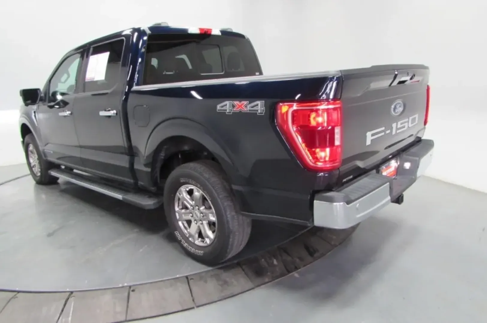 2021 /Black/Medium Dark Slate Ford F-150 XLT (1FTFW1ED8MF) with an Other engine, located at 12836 Highway 21, De Soto, MO, 63020, (636) 337-7777, 38.151867, -90.575615 - **Unleash Your Adventures with the 2021 Ford F-150 XLT at Pettus Ford De Soto!**<br /> <br /> Are you ready to take your weekend adventures and daily commuting to the next level? Look no further than the 2021 Ford F-150 XLT, available now at Pettus Ford De Soto in De Soto, MO! This reliable and rugg - Photo#5