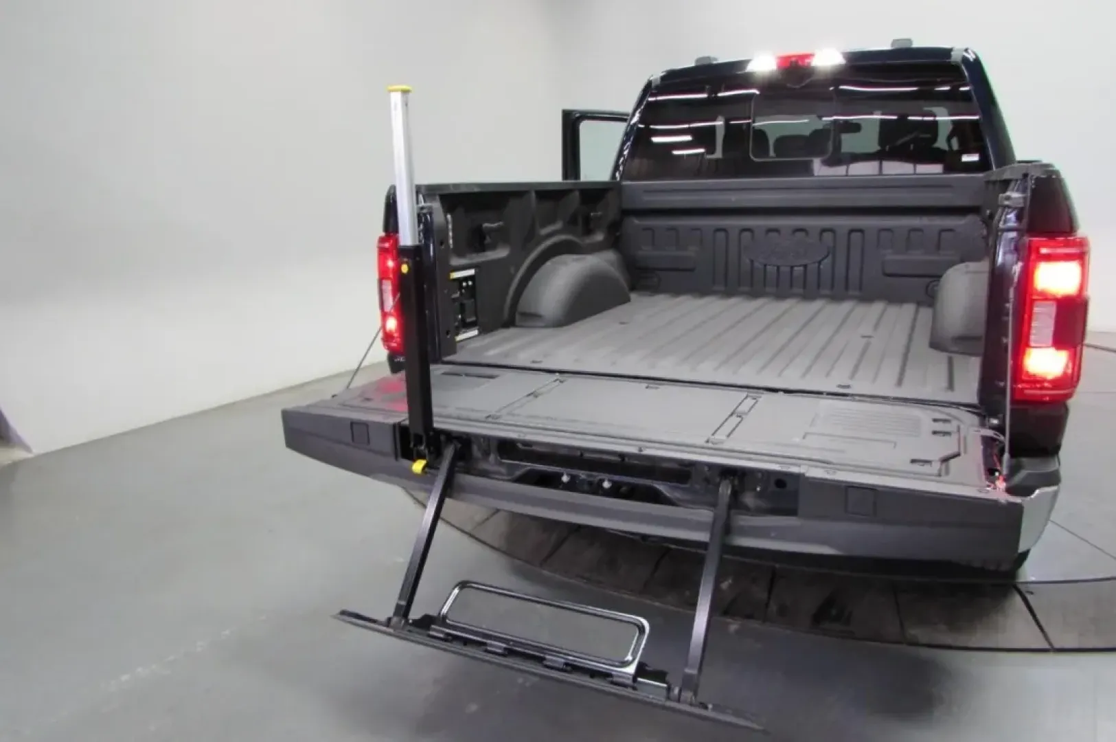 2021 /Black/Medium Dark Slate Ford F-150 XLT (1FTFW1ED8MF) with an Other engine, located at 12836 Highway 21, De Soto, MO, 63020, (636) 337-7777, 38.151867, -90.575615 - **Unleash Your Adventures with the 2021 Ford F-150 XLT at Pettus Ford De Soto!**<br /> <br /> Are you ready to take your weekend adventures and daily commuting to the next level? Look no further than the 2021 Ford F-150 XLT, available now at Pettus Ford De Soto in De Soto, MO! This reliable and rugg - Photo#10