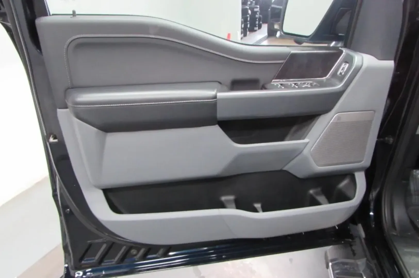 2021 /Black/Medium Dark Slate Ford F-150 XLT (1FTFW1ED8MF) with an Other engine, located at 12836 Highway 21, De Soto, MO, 63020, (636) 337-7777, 38.151867, -90.575615 - **Unleash Your Adventures with the 2021 Ford F-150 XLT at Pettus Ford De Soto!**<br /> <br /> Are you ready to take your weekend adventures and daily commuting to the next level? Look no further than the 2021 Ford F-150 XLT, available now at Pettus Ford De Soto in De Soto, MO! This reliable and rugg - Photo#11
