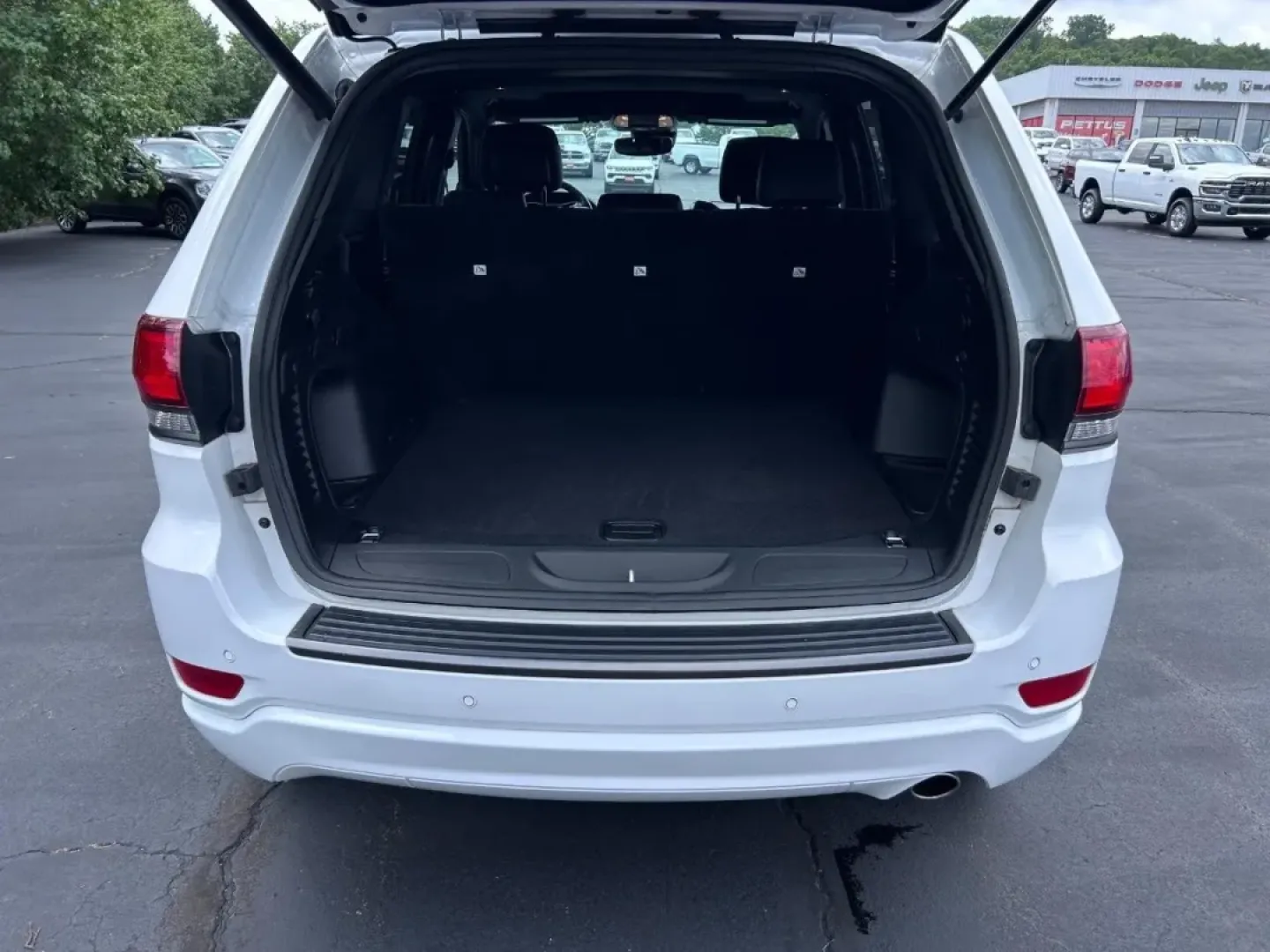 2021 /Black Leather Jeep Grand Cherokee 80th Anniversary Edition (1C4RJFBG0MC) with an 3.6L V6 24V VVT UPG I engine, Automatic transmission, located at 970 Woodlawn Dr., Farmington, MO, 63640, (573) 431-7800, 37.825642, -90.468674 - **Adventure Awaits with the 2021 Jeep Grand Cherokee 80th Anniversary Edition!**<br /> <br /> Are you ready to elevate your weekend adventures or tackle your daily commute with confidence? The 2021 Jeep Grand Cherokee 80th Anniversary Edition is designed for those who crave both comfort and capabili - Photo#4