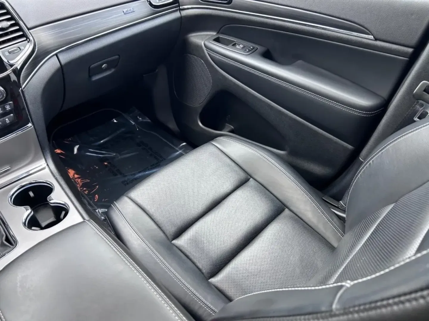 2021 /Black Leather Jeep Grand Cherokee 80th Anniversary Edition (1C4RJFBG0MC) with an 3.6L V6 24V VVT UPG I engine, Automatic transmission, located at 970 Woodlawn Dr., Farmington, MO, 63640, (573) 431-7800, 37.825642, -90.468674 - **Adventure Awaits with the 2021 Jeep Grand Cherokee 80th Anniversary Edition!**<br /> <br /> Are you ready to elevate your weekend adventures or tackle your daily commute with confidence? The 2021 Jeep Grand Cherokee 80th Anniversary Edition is designed for those who crave both comfort and capabili - Photo#16