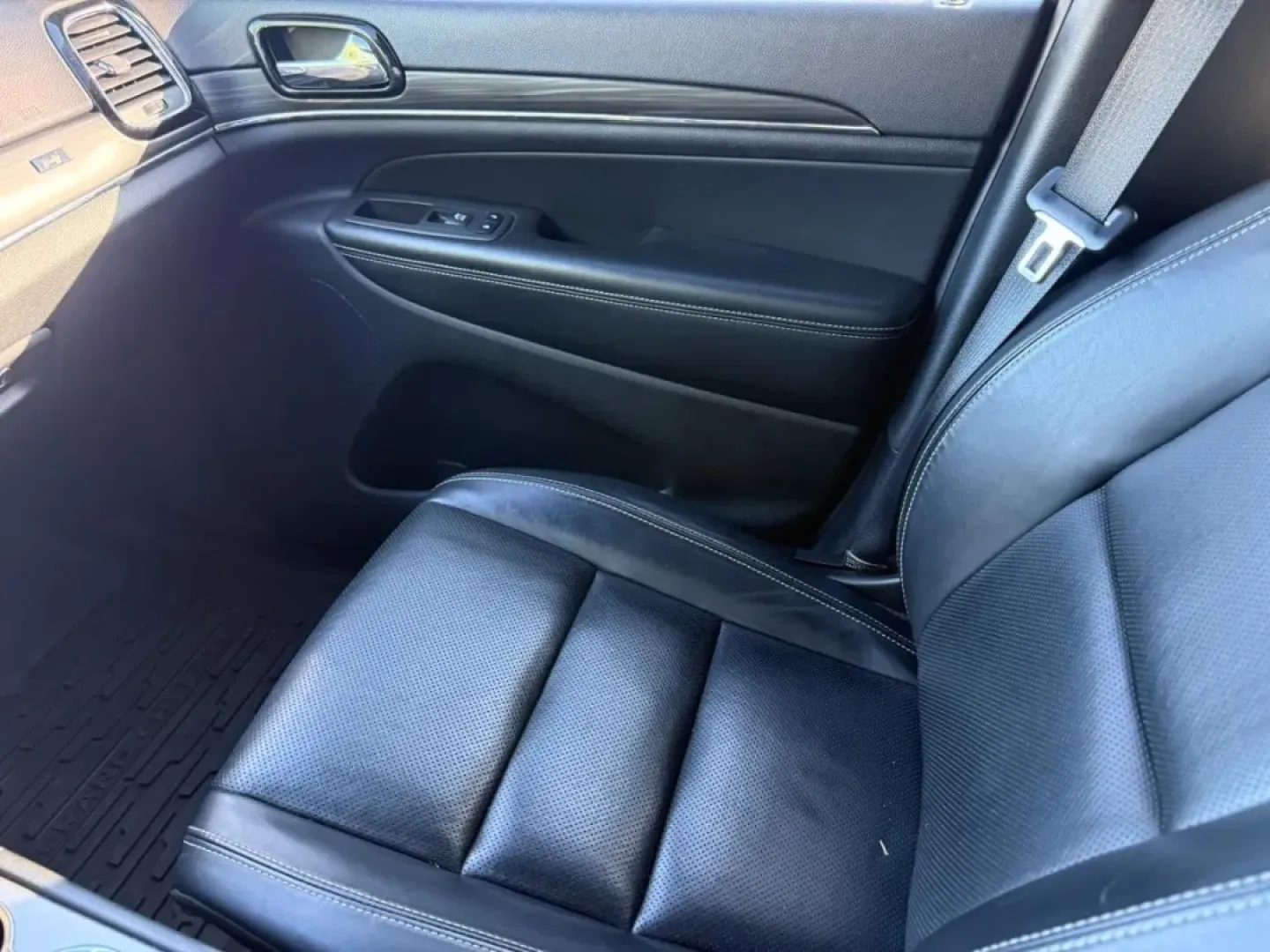 2021 /Black Leather Jeep Grand Cherokee 80th Anniversary Edition (1C4RJFBG6MC) with an 3.6L V6 24V VVT UPG I engine, Automatic transmission, located at 970 Woodlawn Dr., Farmington, MO, 63640, (573) 431-7800, 37.825642, -90.468674 - Unleash your sense of adventure with the perfect blend of style, comfort, and capability-meet the 2021 Jeep Grand Cherokee 80th Anniversary Edition, available now at Pettus CDJR Farmington. Located in the heart of Farmington, MO, at 970 Woodlawn Drive, we are proud to be your trusted OEM dealership - Photo#22