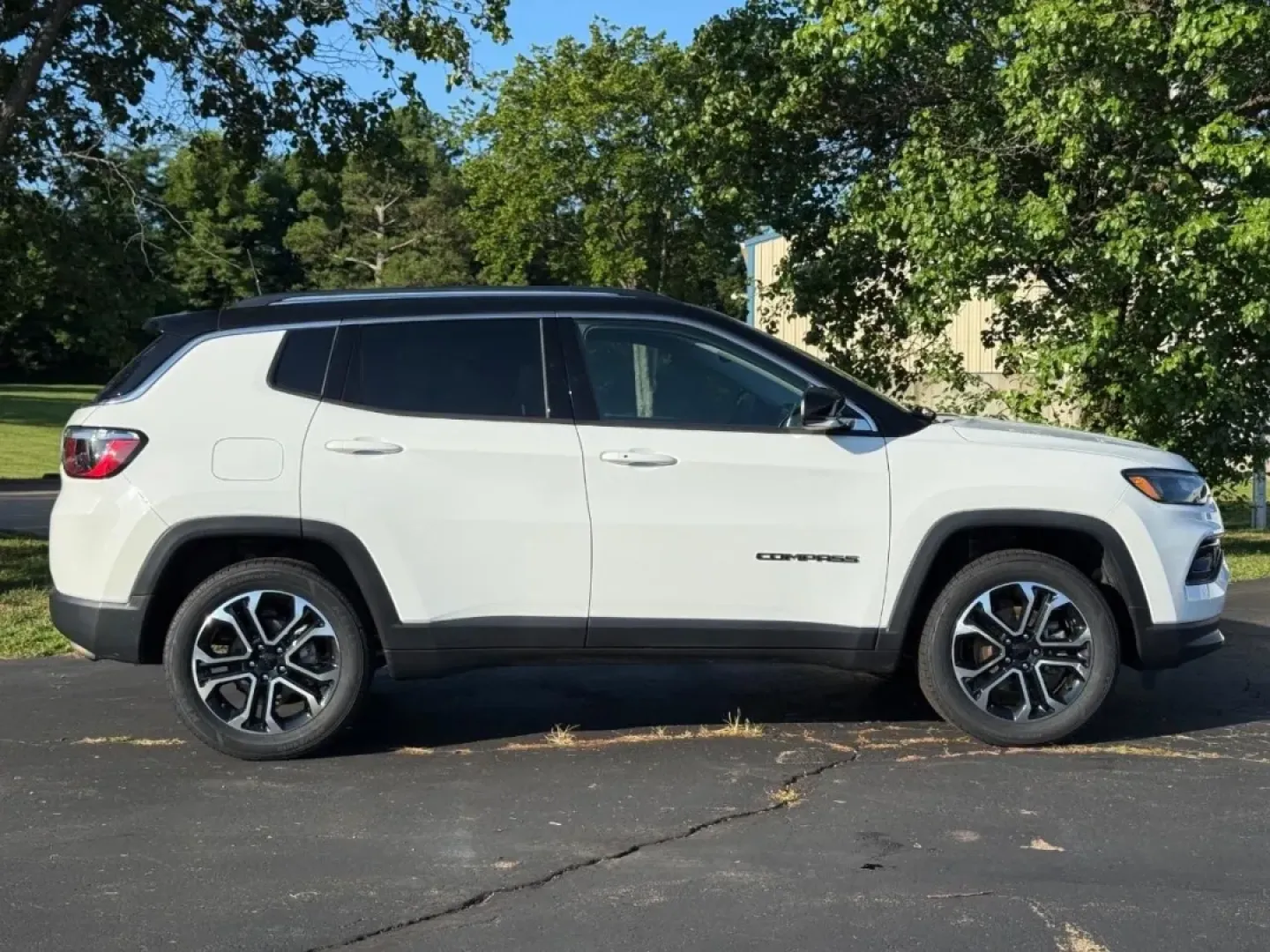 2022 /Black Leather Jeep Compass Limited (3C4NJDCB2NT) with an 2.4L I4 Zero Evap M-Air engine, Automatic transmission, located at 970 Woodlawn Dr., Farmington, MO, 63640, (573) 431-7800, 37.825642, -90.468674 - **Discover Your Next Adventure with the 2022 Jeep Compass Limited!**<br /> <br /> Are you ready to elevate your driving experience? Whether you're navigating the bustling streets of Farmington or embarking on an off-road adventure, the 2022 Jeep Compass Limited is your perfect companion. This stylis - Photo#1