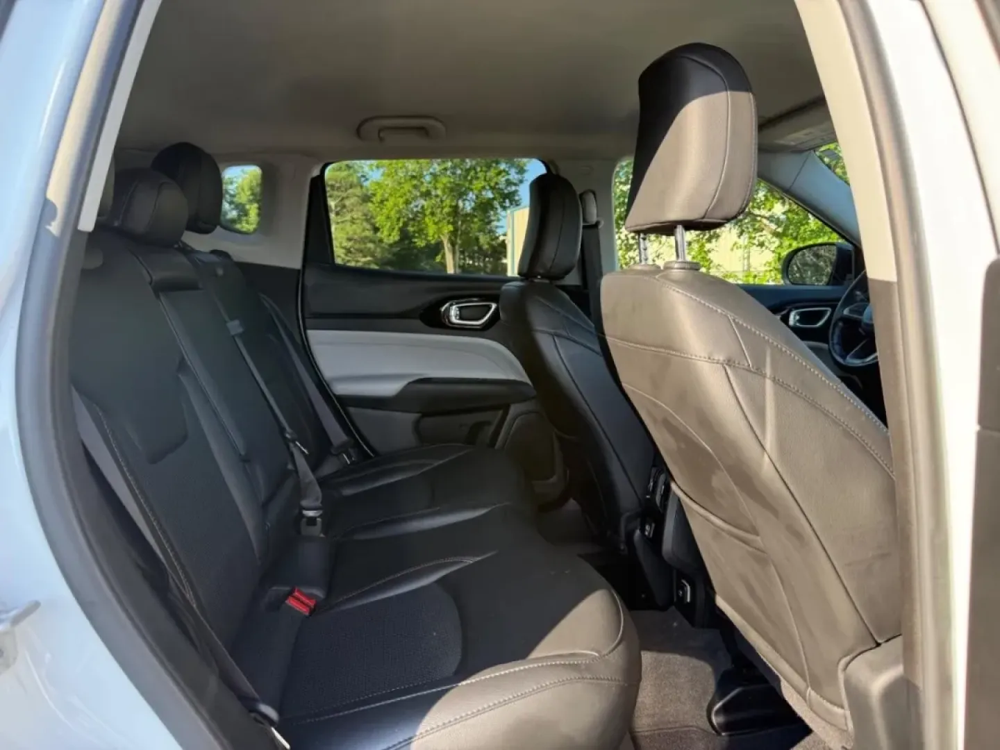 2022 /Black Leather Jeep Compass Limited (3C4NJDCB2NT) with an 2.4L I4 Zero Evap M-Air engine, Automatic transmission, located at 970 Woodlawn Dr., Farmington, MO, 63640, (573) 431-7800, 37.825642, -90.468674 - **Discover Your Next Adventure with the 2022 Jeep Compass Limited!**<br /> <br /> Are you ready to elevate your driving experience? Whether you're navigating the bustling streets of Farmington or embarking on an off-road adventure, the 2022 Jeep Compass Limited is your perfect companion. This stylis - Photo#9