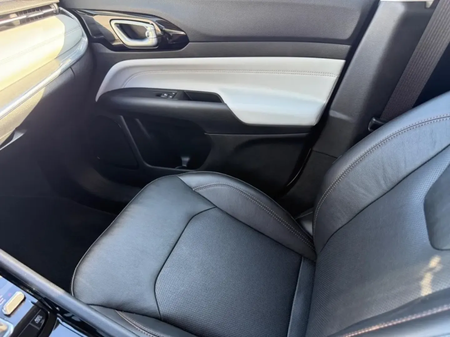2022 /Black Leather Jeep Compass Limited (3C4NJDCB2NT) with an 2.4L I4 Zero Evap M-Air engine, Automatic transmission, located at 970 Woodlawn Dr., Farmington, MO, 63640, (573) 431-7800, 37.825642, -90.468674 - **Discover Your Next Adventure with the 2022 Jeep Compass Limited!**<br /> <br /> Are you ready to elevate your driving experience? Whether you're navigating the bustling streets of Farmington or embarking on an off-road adventure, the 2022 Jeep Compass Limited is your perfect companion. This stylis - Photo#19