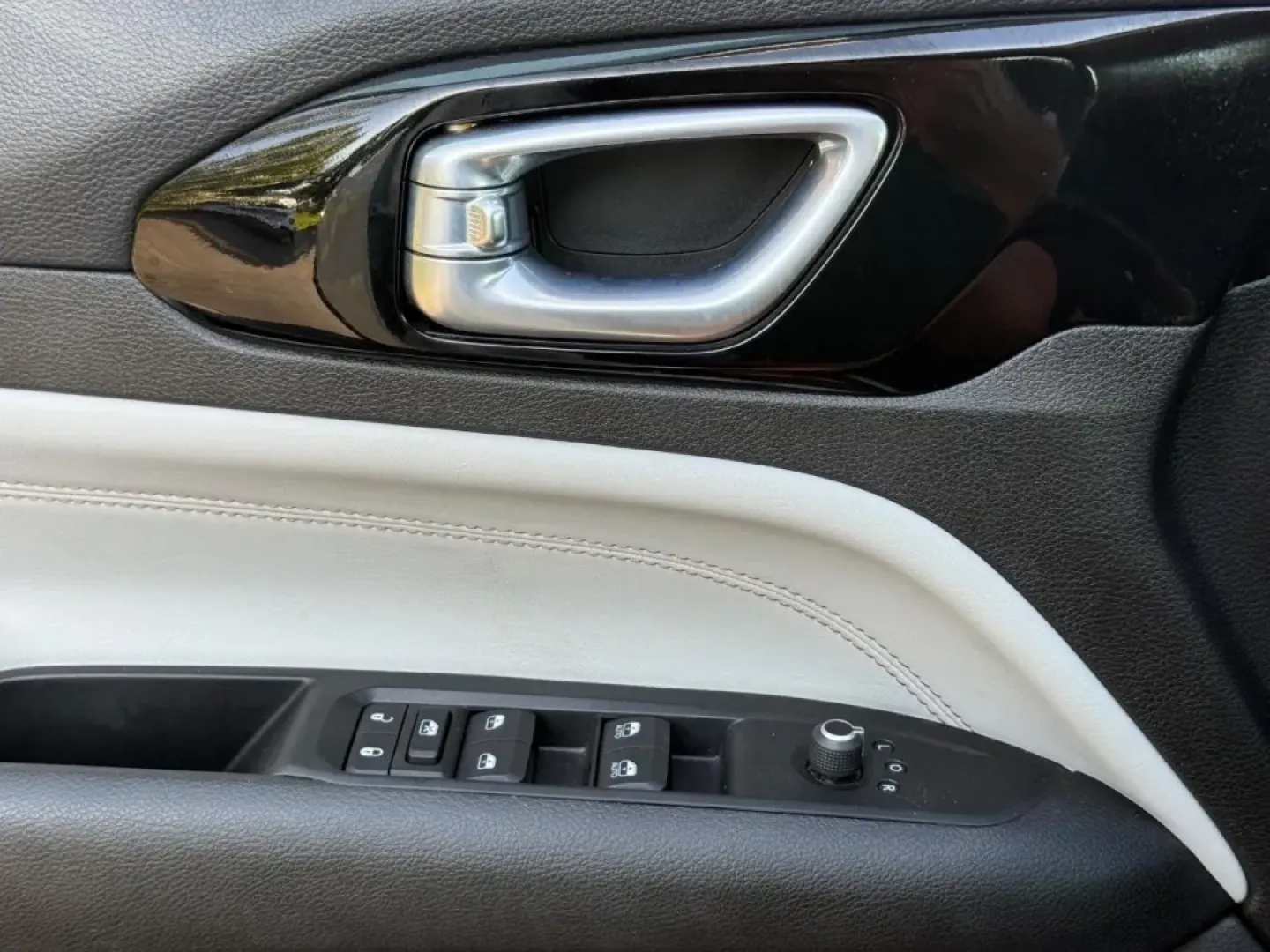 2022 /Black Leather Jeep Compass Limited (3C4NJDCB2NT) with an 2.4L I4 Zero Evap M-Air engine, Automatic transmission, located at 970 Woodlawn Dr., Farmington, MO, 63640, (573) 431-7800, 37.825642, -90.468674 - **Discover Your Next Adventure with the 2022 Jeep Compass Limited!**<br /> <br /> Are you ready to elevate your driving experience? Whether you're navigating the bustling streets of Farmington or embarking on an off-road adventure, the 2022 Jeep Compass Limited is your perfect companion. This stylis - Photo#22