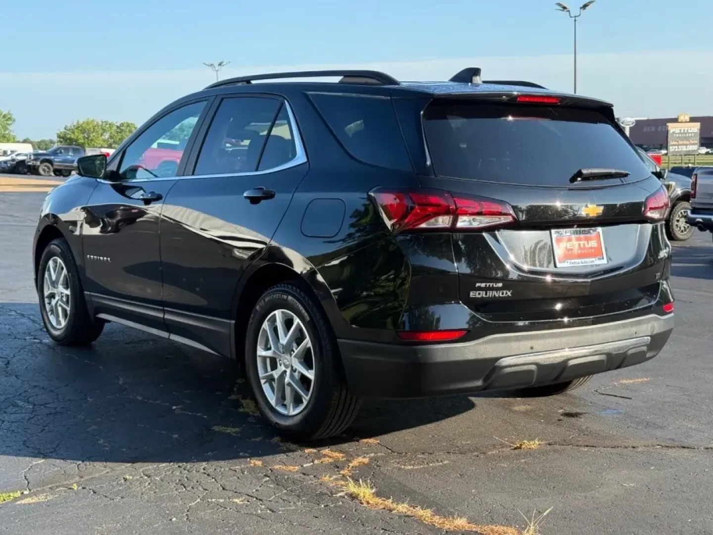 2023 /Jet Black Cloth Chevrolet Equinox LT (3GNAXKEG3PL) with an 1.5L Turbo DOHC 4-cylinder / SIDI / VVT engine, Automatic transmission, located at 970 Woodlawn Dr., Farmington, MO, 63640, (573) 431-7800, 37.825642, -90.468674 - **Explore New Adventures with the 2023 Chevrolet Equinox LT Your Perfect SUV Awaits!**<br /> <br /> If you're searching for an SUV that can effortlessly fit into your family's lifestyle or serve as your reliable commuting companion, look no further than the impressive 2023 Chevrolet Equinox LT, now - Photo#4