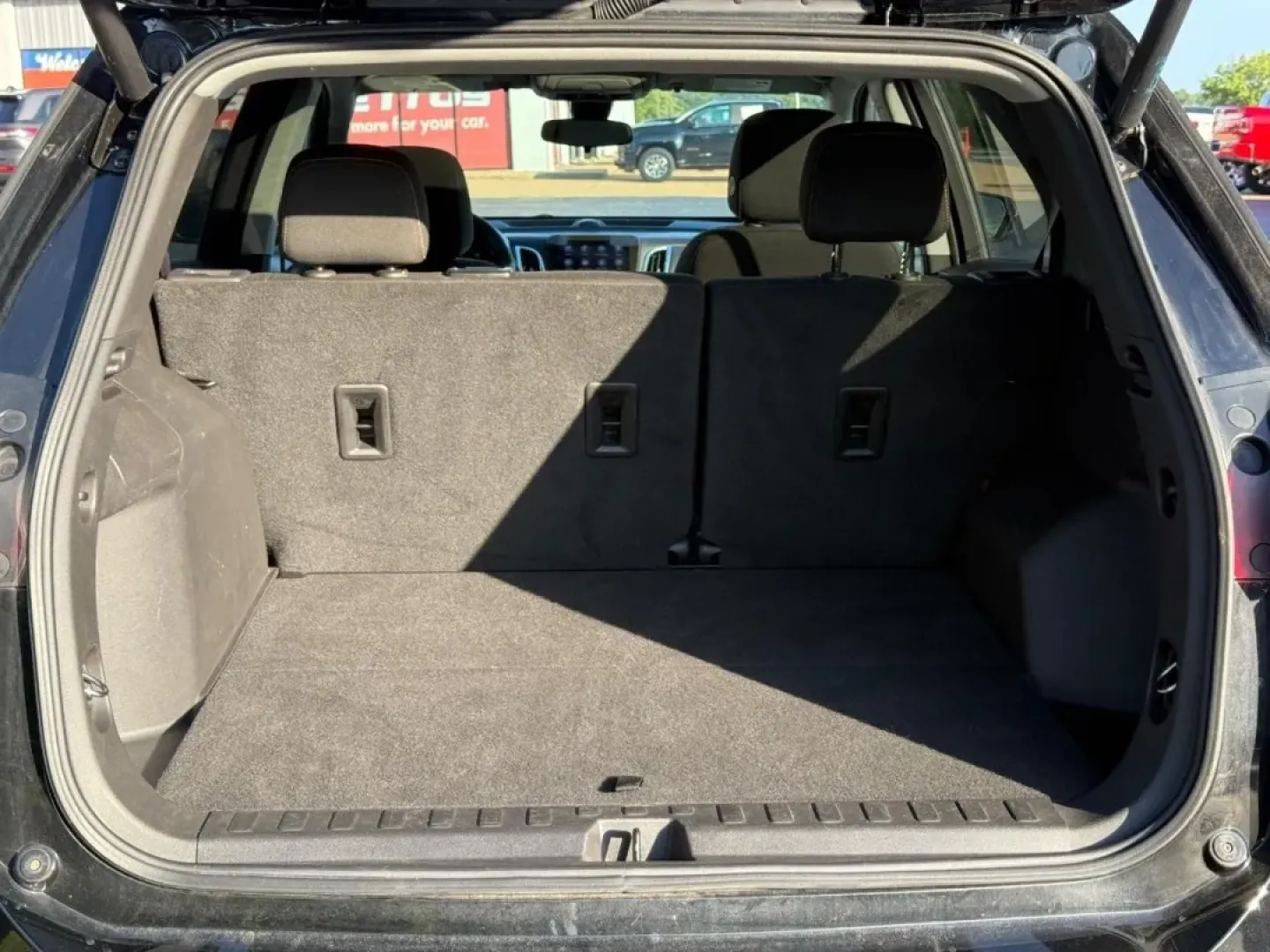 2023 /Jet Black Cloth Chevrolet Equinox LT (3GNAXKEG3PL) with an 1.5L Turbo DOHC 4-cylinder / SIDI / VVT engine, Automatic transmission, located at 970 Woodlawn Dr., Farmington, MO, 63640, (573) 431-7800, 37.825642, -90.468674 - **Explore New Adventures with the 2023 Chevrolet Equinox LT Your Perfect SUV Awaits!**<br /> <br /> If you're searching for an SUV that can effortlessly fit into your family's lifestyle or serve as your reliable commuting companion, look no further than the impressive 2023 Chevrolet Equinox LT, now - Photo#5