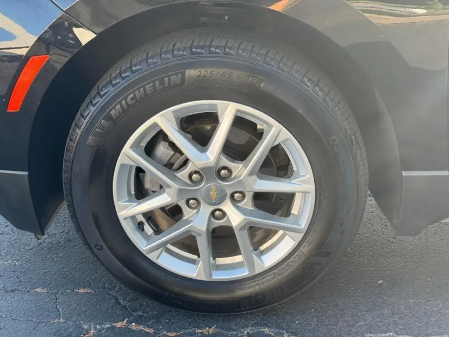 2023 /Jet Black Cloth Chevrolet Equinox LT (3GNAXKEG3PL) with an 1.5L Turbo DOHC 4-cylinder / SIDI / VVT engine, Automatic transmission, located at 970 Woodlawn Dr., Farmington, MO, 63640, (573) 431-7800, 37.825642, -90.468674 - **Explore New Adventures with the 2023 Chevrolet Equinox LT Your Perfect SUV Awaits!**<br /> <br /> If you're searching for an SUV that can effortlessly fit into your family's lifestyle or serve as your reliable commuting companion, look no further than the impressive 2023 Chevrolet Equinox LT, now - Photo#6