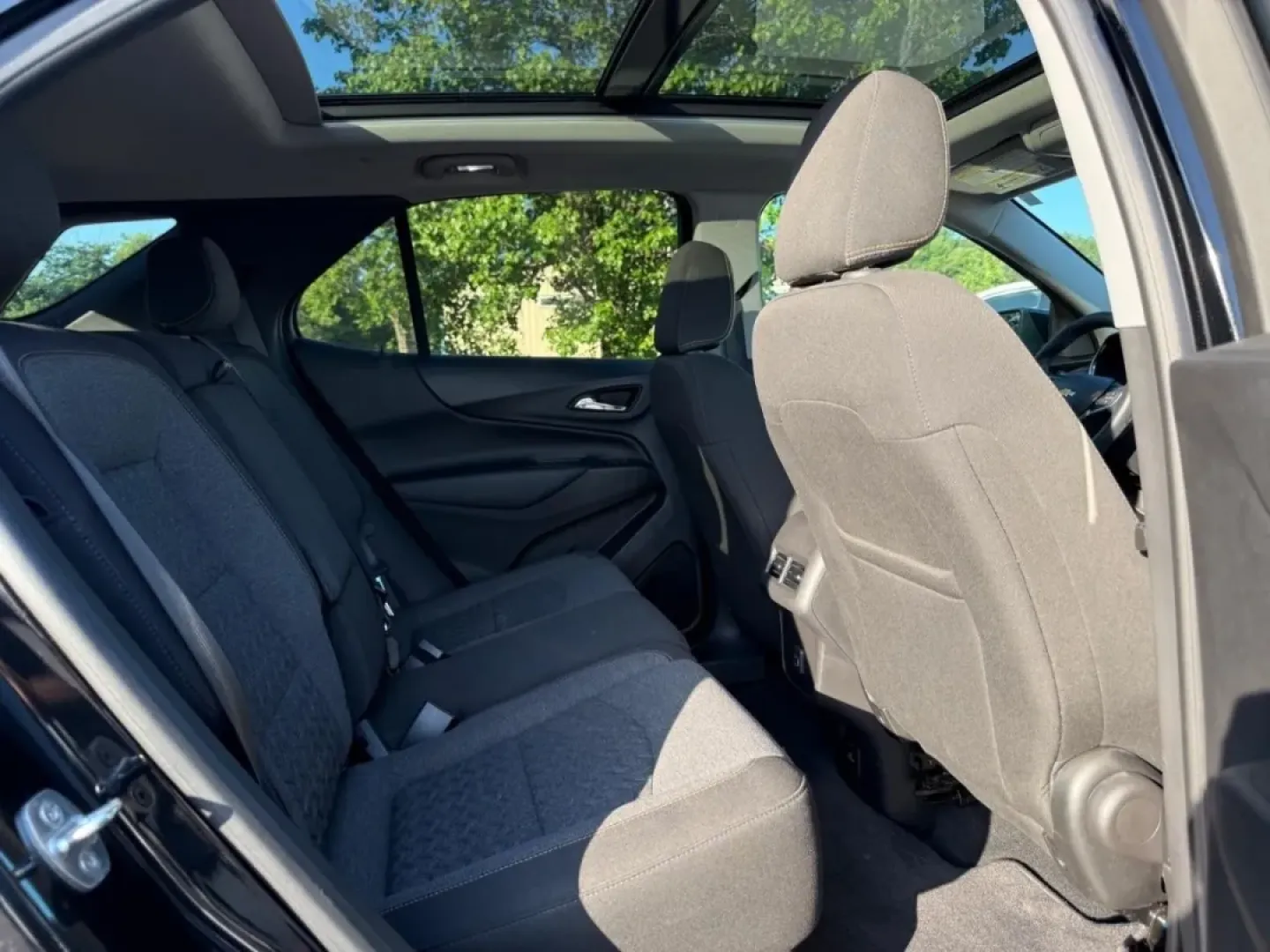 2023 /Jet Black Cloth Chevrolet Equinox LT (3GNAXKEG3PL) with an 1.5L Turbo DOHC 4-cylinder / SIDI / VVT engine, Automatic transmission, located at 970 Woodlawn Dr., Farmington, MO, 63640, (573) 431-7800, 37.825642, -90.468674 - **Explore New Adventures with the 2023 Chevrolet Equinox LT Your Perfect SUV Awaits!**<br /> <br /> If you're searching for an SUV that can effortlessly fit into your family's lifestyle or serve as your reliable commuting companion, look no further than the impressive 2023 Chevrolet Equinox LT, now - Photo#9