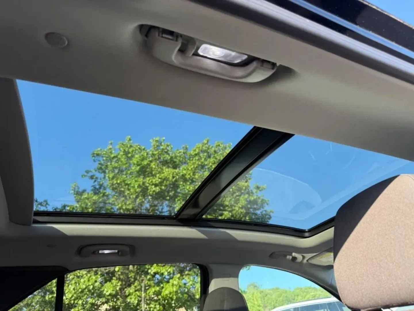 2023 /Jet Black Cloth Chevrolet Equinox LT (3GNAXKEG3PL) with an 1.5L Turbo DOHC 4-cylinder / SIDI / VVT engine, Automatic transmission, located at 970 Woodlawn Dr., Farmington, MO, 63640, (573) 431-7800, 37.825642, -90.468674 - **Explore New Adventures with the 2023 Chevrolet Equinox LT Your Perfect SUV Awaits!**<br /> <br /> If you're searching for an SUV that can effortlessly fit into your family's lifestyle or serve as your reliable commuting companion, look no further than the impressive 2023 Chevrolet Equinox LT, now - Photo#10