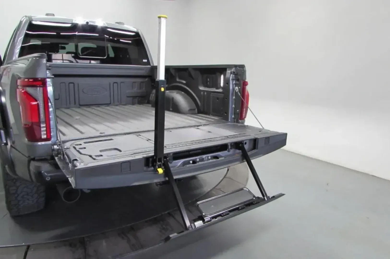 2025 /Black Leather Ford F-150 Raptor (1FTFW1RG6SF) with an 3.5L V6 EcoBoost High Output engine, Automatic transmission, located at 12836 Highway 21, De Soto, MO, 63020, (636) 337-7777, 38.151867, -90.575615 - **Unleash Adventure with the 2025 Ford F-150 Raptor at Pettus Ford De Soto!**<br /> <br /> Are you ready to elevate your lifestyle and redefine your adventures? The 2025 Ford F-150 Raptor is not just a truck; it's a powerhouse designed for those who crave thrilling road trips, weekend getaways, or s - Photo#14
