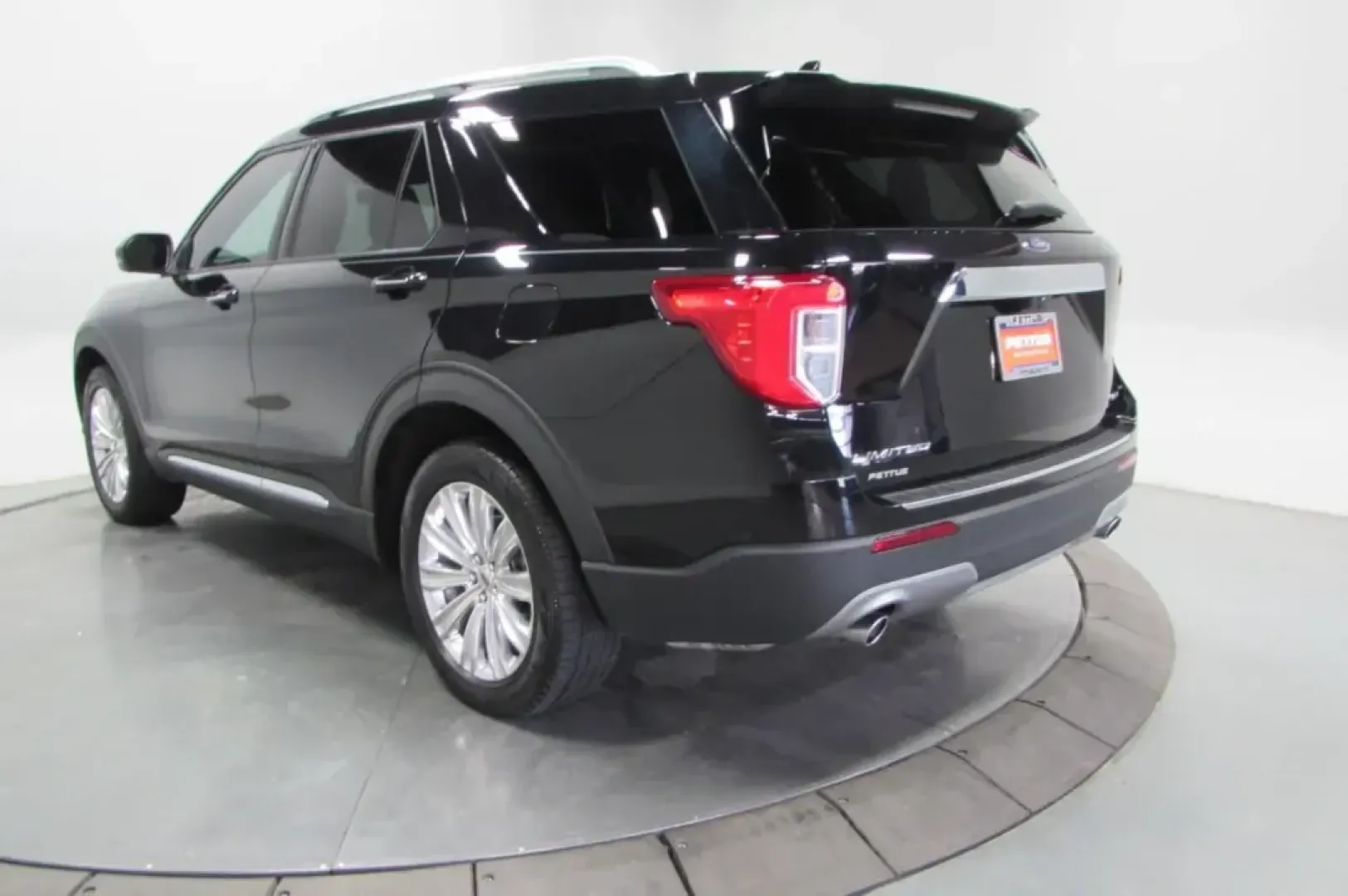 2020 /Ebony Leather Ford Explorer Limited (1FMSK8FH9LG) with an Other engine, located at 12836 Highway 21, De Soto, MO, 63020, (636) 337-7777, 38.151867, -90.575615 - **Unleash Adventure with the 2020 Ford Explorer Limited Perfect for Growing Families in De Soto, MO!**<br /> <br /> Are you ready to elevate your family adventures and daily commutes? The 2020 Ford Explorer Limited is your ticket to comfort, style, and reliability. With spacious seating for up to s - Photo#4