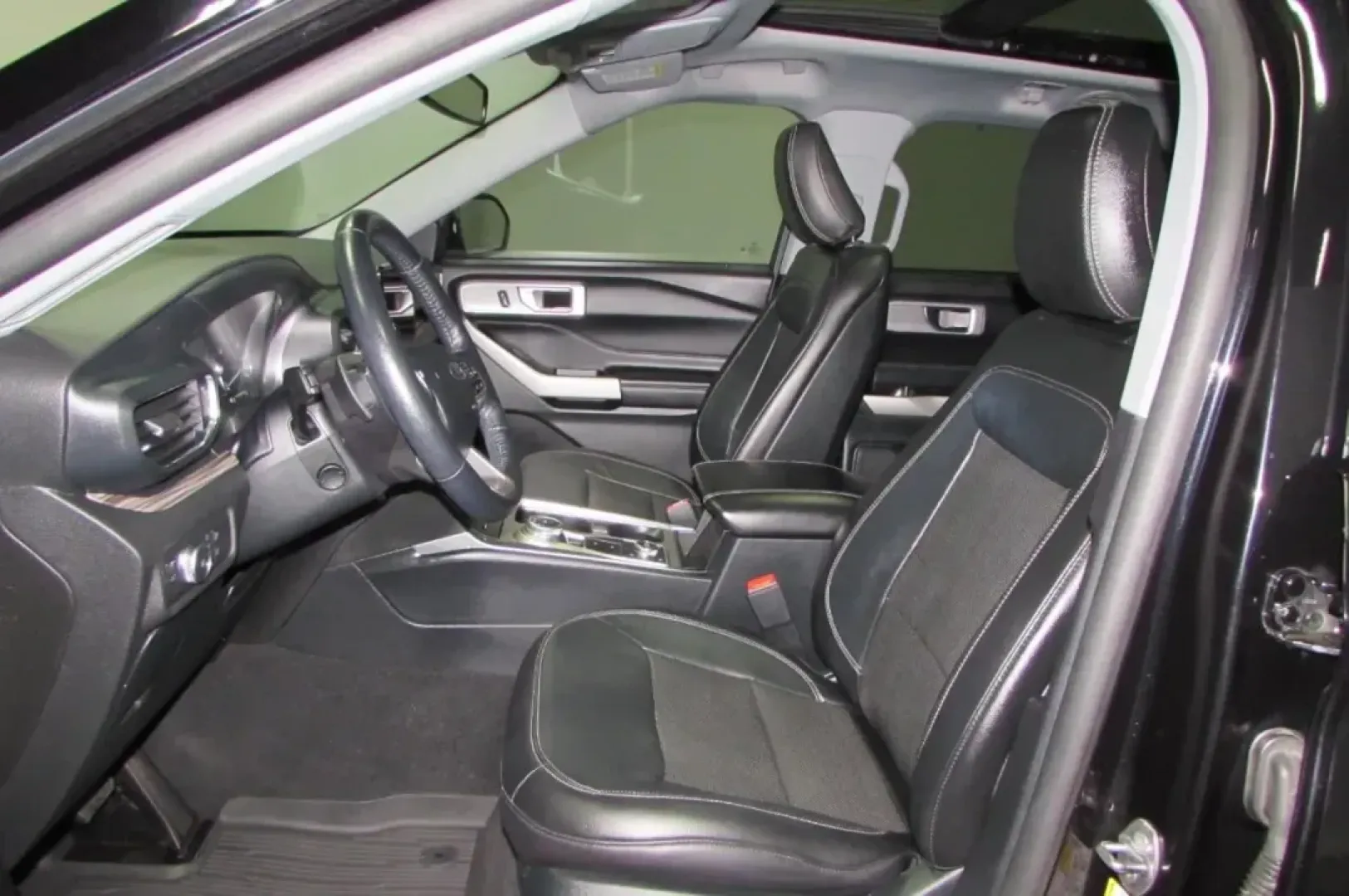 2020 /Ebony Leather Ford Explorer Limited (1FMSK8FH9LG) with an Other engine, located at 12836 Highway 21, De Soto, MO, 63020, (636) 337-7777, 38.151867, -90.575615 - **Unleash Adventure with the 2020 Ford Explorer Limited Perfect for Growing Families in De Soto, MO!**<br /> <br /> Are you ready to elevate your family adventures and daily commutes? The 2020 Ford Explorer Limited is your ticket to comfort, style, and reliability. With spacious seating for up to s - Photo#11