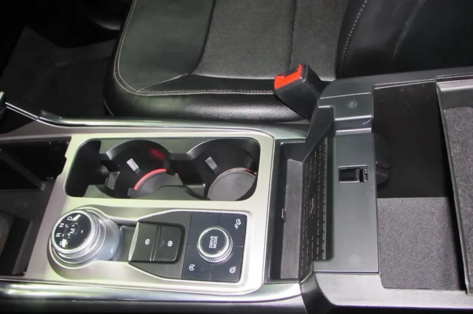 2020 /Ebony Leather Ford Explorer Limited (1FMSK8FH9LG) with an Other engine, located at 12836 Highway 21, De Soto, MO, 63020, (636) 337-7777, 38.151867, -90.575615 - **Unleash Adventure with the 2020 Ford Explorer Limited Perfect for Growing Families in De Soto, MO!**<br /> <br /> Are you ready to elevate your family adventures and daily commutes? The 2020 Ford Explorer Limited is your ticket to comfort, style, and reliability. With spacious seating for up to s - Photo#20