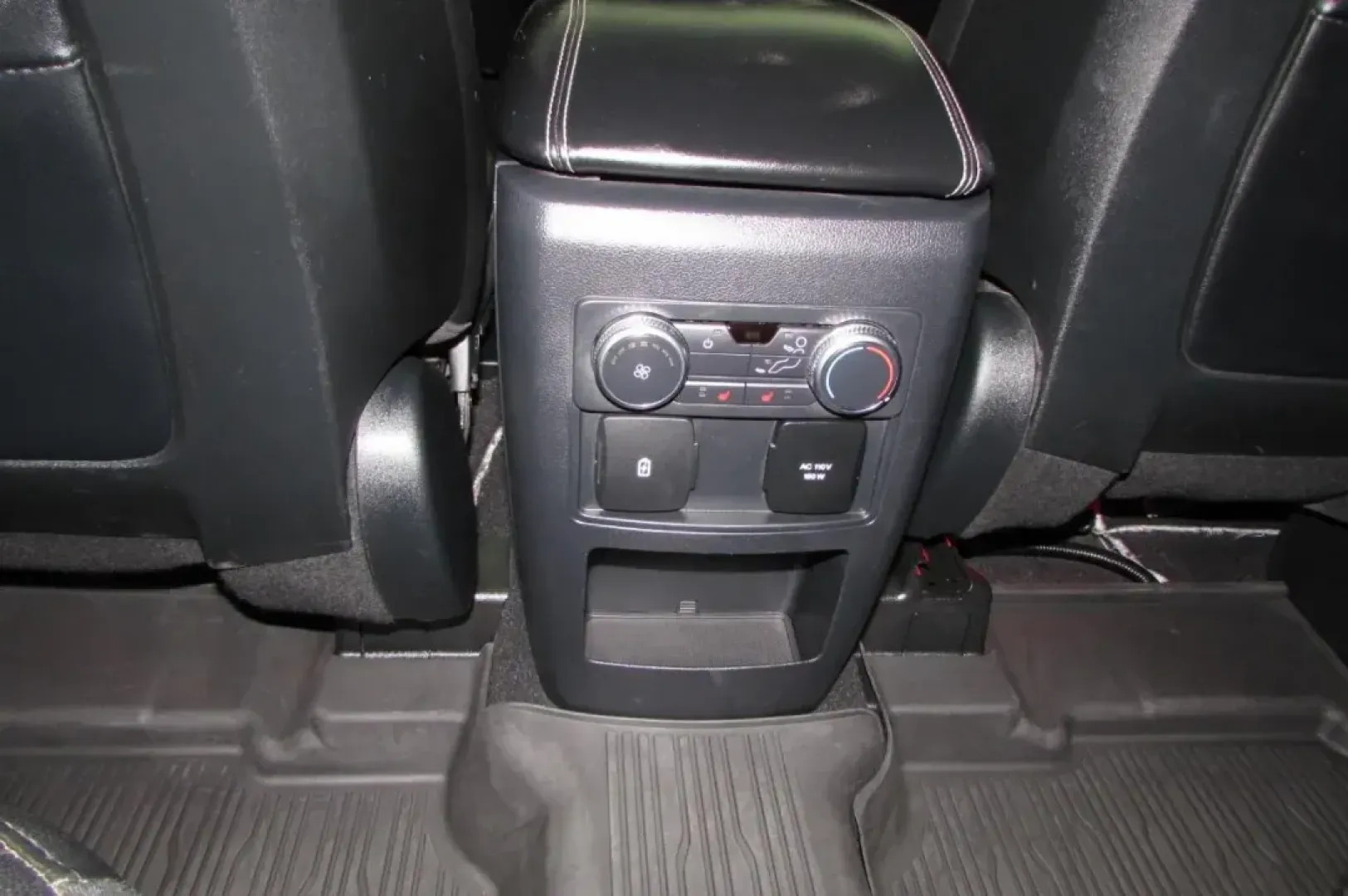 2020 /Ebony Leather Ford Explorer Limited (1FMSK8FH9LG) with an Other engine, located at 12836 Highway 21, De Soto, MO, 63020, (636) 337-7777, 38.151867, -90.575615 - **Unleash Adventure with the 2020 Ford Explorer Limited Perfect for Growing Families in De Soto, MO!**<br /> <br /> Are you ready to elevate your family adventures and daily commutes? The 2020 Ford Explorer Limited is your ticket to comfort, style, and reliability. With spacious seating for up to s - Photo#26
