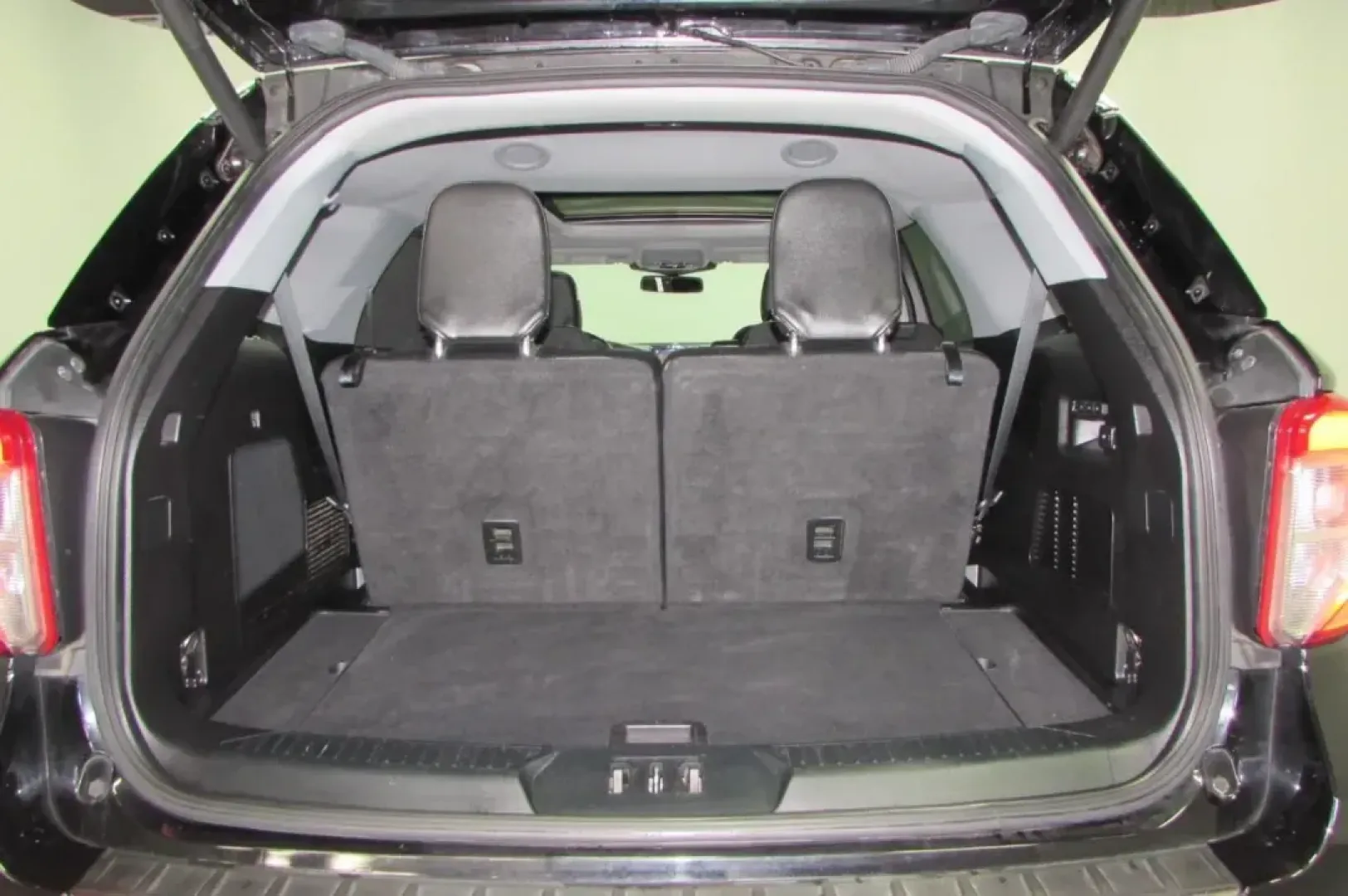 2020 /Ebony Leather Ford Explorer Limited (1FMSK8FH9LG) with an Other engine, located at 12836 Highway 21, De Soto, MO, 63020, (636) 337-7777, 38.151867, -90.575615 - **Unleash Adventure with the 2020 Ford Explorer Limited Perfect for Growing Families in De Soto, MO!**<br /> <br /> Are you ready to elevate your family adventures and daily commutes? The 2020 Ford Explorer Limited is your ticket to comfort, style, and reliability. With spacious seating for up to s - Photo#28