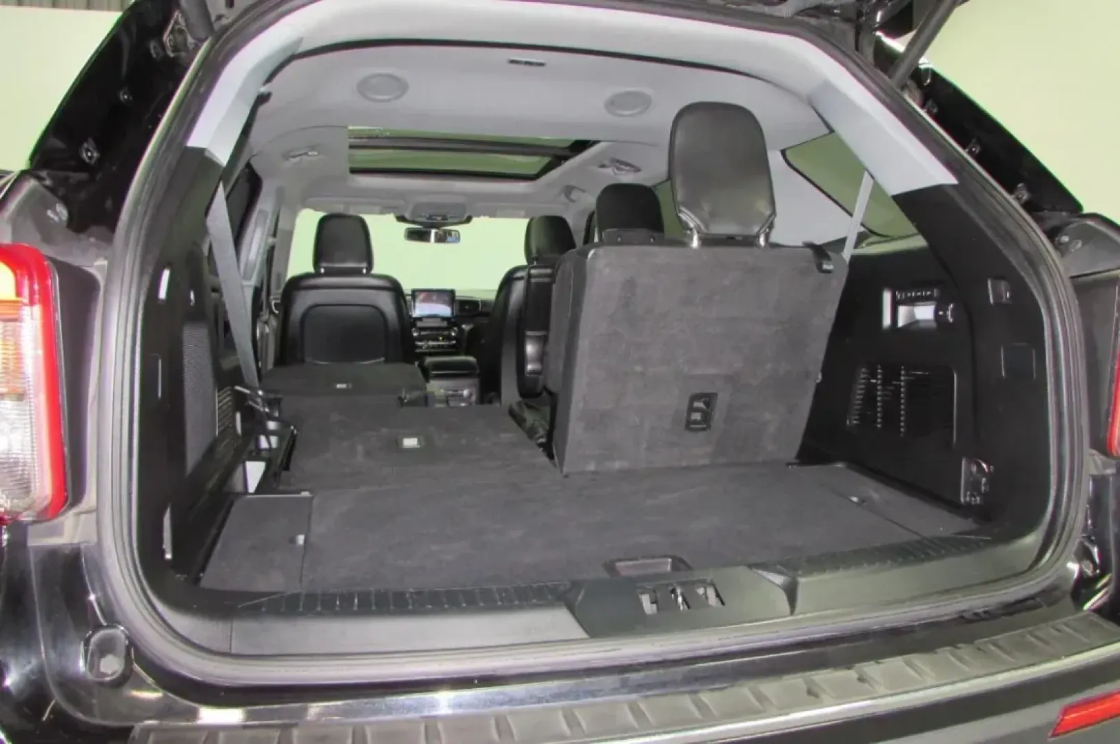 2020 /Ebony Leather Ford Explorer Limited (1FMSK8FH9LG) with an Other engine, located at 12836 Highway 21, De Soto, MO, 63020, (636) 337-7777, 38.151867, -90.575615 - **Unleash Adventure with the 2020 Ford Explorer Limited Perfect for Growing Families in De Soto, MO!**<br /> <br /> Are you ready to elevate your family adventures and daily commutes? The 2020 Ford Explorer Limited is your ticket to comfort, style, and reliability. With spacious seating for up to s - Photo#29