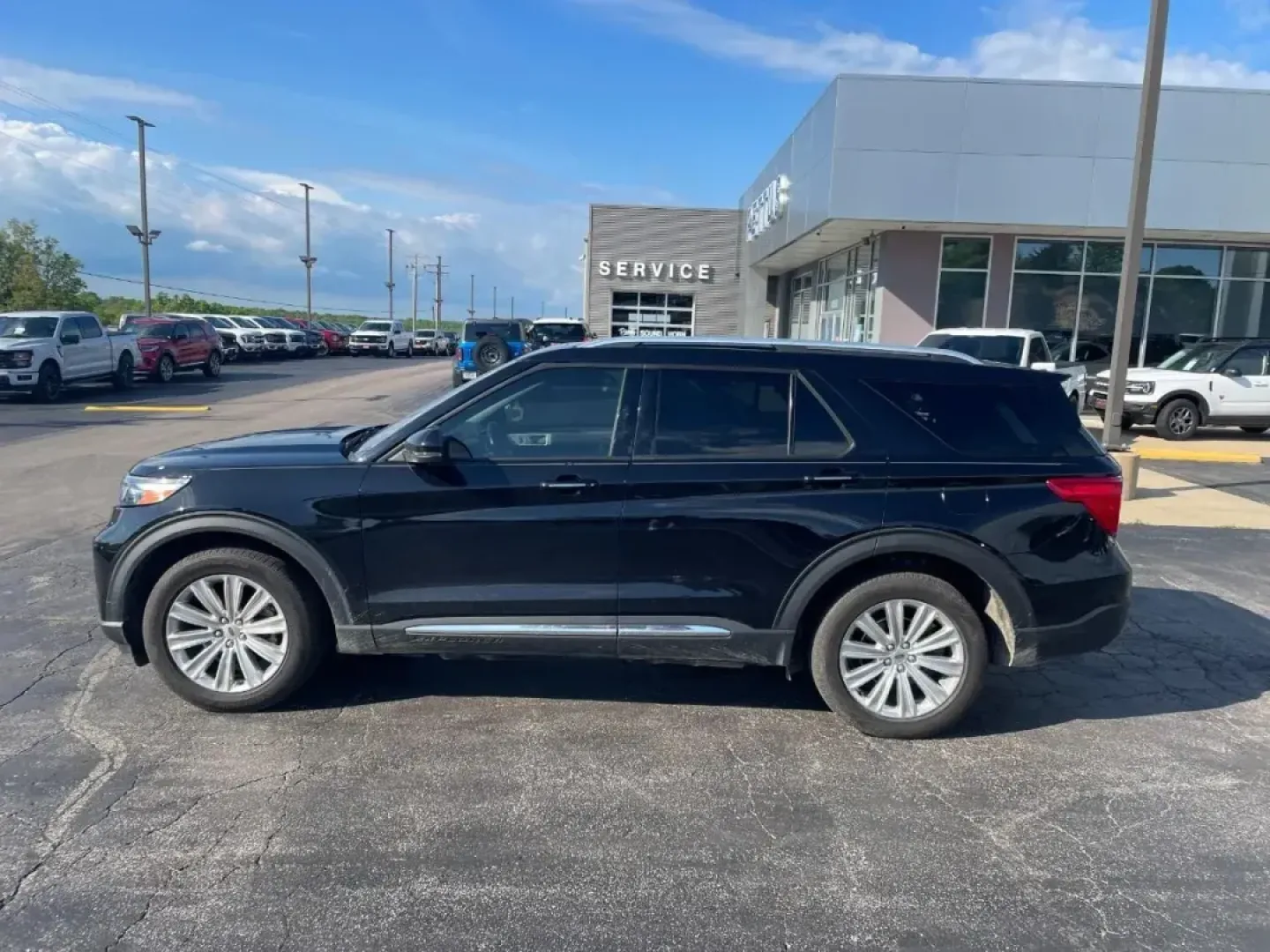 2020 /Ebony Leather Ford Explorer Limited (1FMSK8FH9LG) with an Other engine, located at 12836 Highway 21, De Soto, MO, 63020, (636) 337-7777, 38.151867, -90.575615 - **Unleash Adventure with the 2020 Ford Explorer Limited Perfect for Growing Families in De Soto, MO!**<br /> <br /> Are you ready to elevate your family adventures and daily commutes? The 2020 Ford Explorer Limited is your ticket to comfort, style, and reliability. With spacious seating for up to s - Photo#34