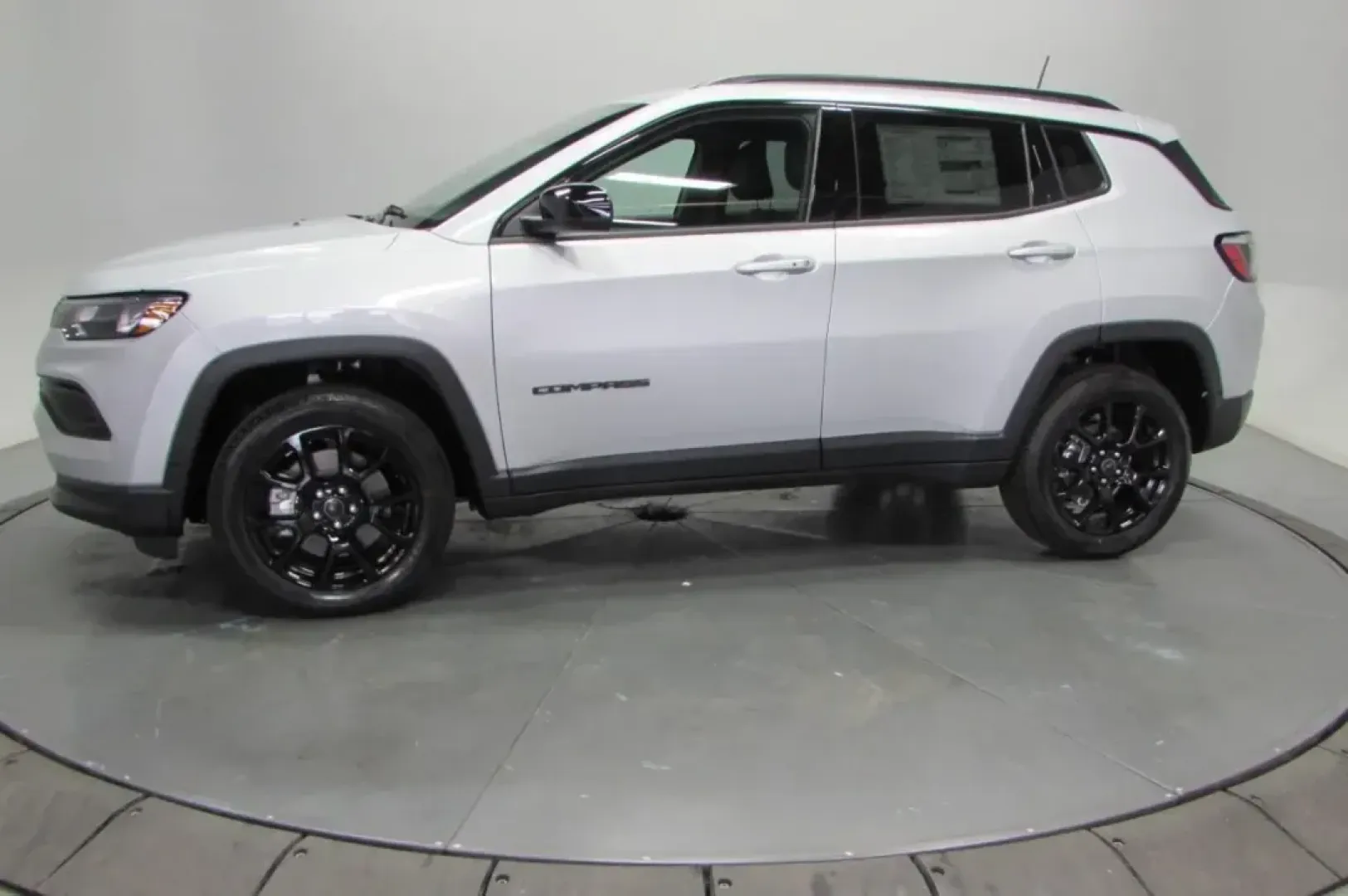 2025 /Black Leather Trimmed Jeep Compass Latitude (3C4NJDBN8ST) with an Other engine, Automatic transmission, located at 12830 Highway 21, De Soto, MO, 63020, (636) 337-7777, 38.153099, -90.573624 - **Discover Your Next Adventure with the 2025 Jeep Compass Latitude at Pettus CDJR DeSoto!**<br /> <br /> Are you ready to elevate your outdoor adventures or daily commutes? The 2025 Jeep Compass Latitude is not just a vehicle; it's a lifestyle upgrade! This SUV is the ideal companion for growing fam - Photo#4