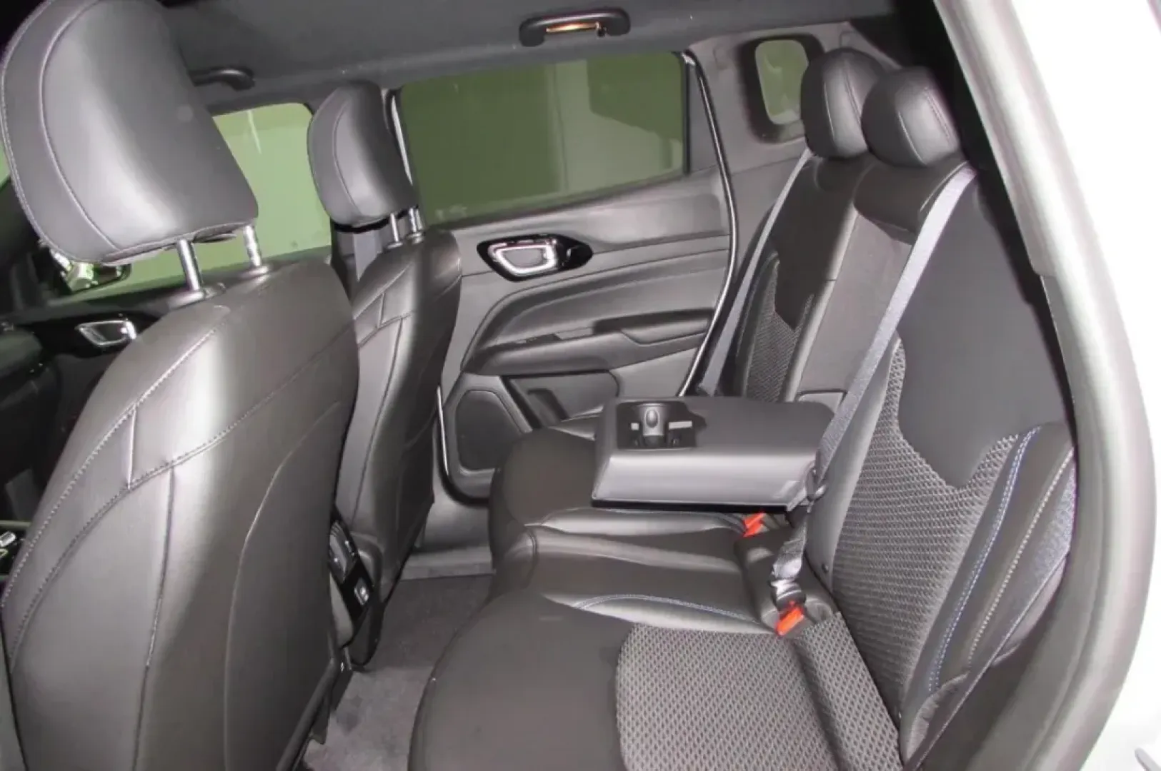 2025 /Black Leather Trimmed Jeep Compass Latitude (3C4NJDBN8ST) with an Other engine, Automatic transmission, located at 12830 Highway 21, De Soto, MO, 63020, (636) 337-7777, 38.153099, -90.573624 - **Discover Your Next Adventure with the 2025 Jeep Compass Latitude at Pettus CDJR DeSoto!**<br /> <br /> Are you ready to elevate your outdoor adventures or daily commutes? The 2025 Jeep Compass Latitude is not just a vehicle; it's a lifestyle upgrade! This SUV is the ideal companion for growing fam - Photo#25