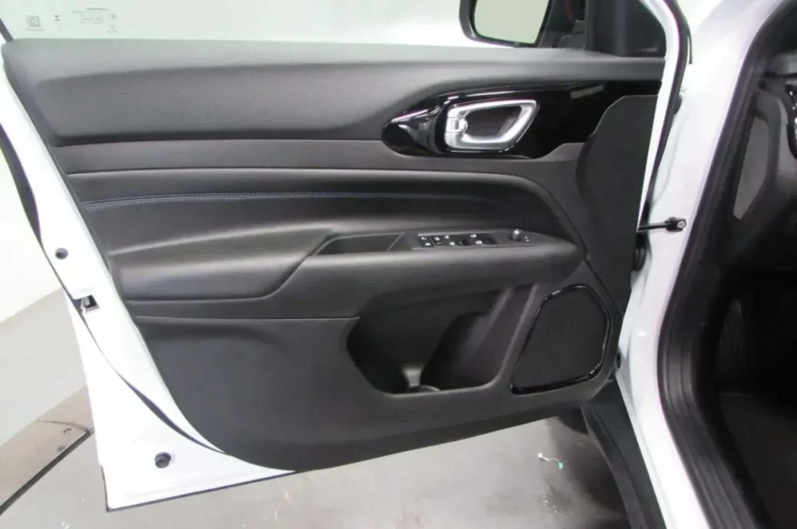2025 /Black Leather Trimmed Jeep Compass Latitude (3C4NJDBN8ST) with an Other engine, Automatic transmission, located at 12830 Highway 21, De Soto, MO, 63020, (636) 337-7777, 38.153099, -90.573624 - Discover the perfect blend of adventure and everyday practicality with the 2025 Jeep Compass Latitude, available now at Pettus CDJR DeSoto. Located at 12830 Highway 21 in De Soto, MO, our dealership specializes in quality used vehicles, making it easier than ever for you to find affordable used cars - Photo#11