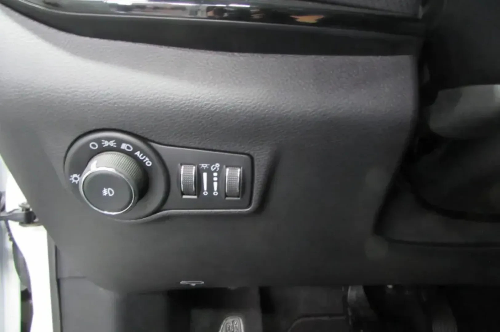 2025 /Black Leather Trimmed Jeep Compass Latitude (3C4NJDBN8ST) with an Other engine, Automatic transmission, located at 12830 Highway 21, De Soto, MO, 63020, (636) 337-7777, 38.153099, -90.573624 - Discover the perfect blend of adventure and everyday practicality with the 2025 Jeep Compass Latitude, available now at Pettus CDJR DeSoto. Located at 12830 Highway 21 in De Soto, MO, our dealership specializes in quality used vehicles, making it easier than ever for you to find affordable used cars - Photo#13