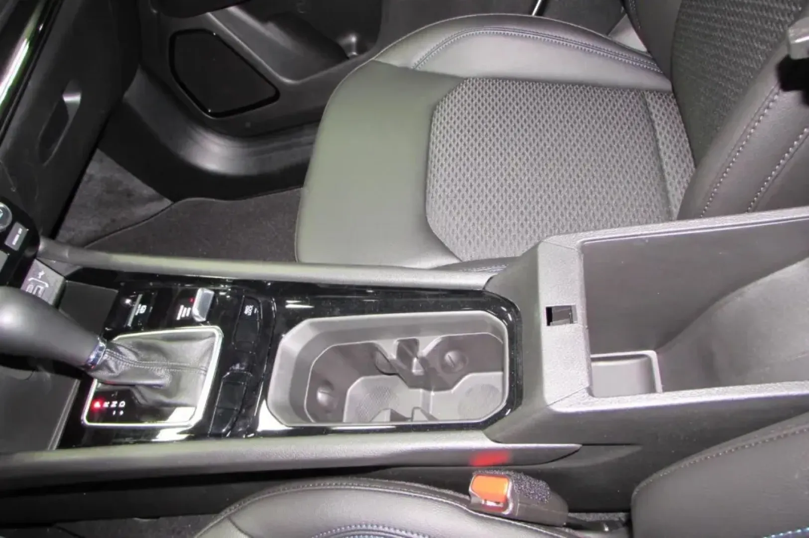 2025 /Black Leather Trimmed Jeep Compass Latitude (3C4NJDBN8ST) with an Other engine, Automatic transmission, located at 12830 Highway 21, De Soto, MO, 63020, (636) 337-7777, 38.153099, -90.573624 - Discover the perfect blend of adventure and everyday practicality with the 2025 Jeep Compass Latitude, available now at Pettus CDJR DeSoto. Located at 12830 Highway 21 in De Soto, MO, our dealership specializes in quality used vehicles, making it easier than ever for you to find affordable used cars - Photo#21