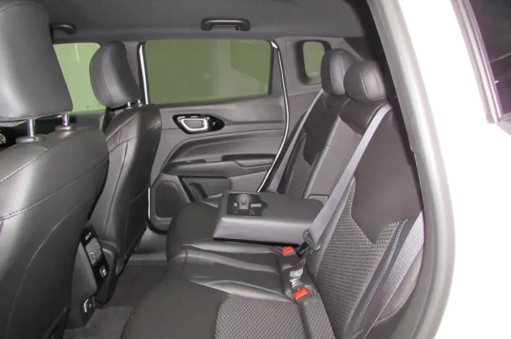 2025 /Black Leather Trimmed Jeep Compass Latitude (3C4NJDBN8ST) with an Other engine, Automatic transmission, located at 12830 Highway 21, De Soto, MO, 63020, (636) 337-7777, 38.153099, -90.573624 - Discover the perfect blend of adventure and everyday practicality with the 2025 Jeep Compass Latitude, available now at Pettus CDJR DeSoto. Located at 12830 Highway 21 in De Soto, MO, our dealership specializes in quality used vehicles, making it easier than ever for you to find affordable used cars - Photo#23