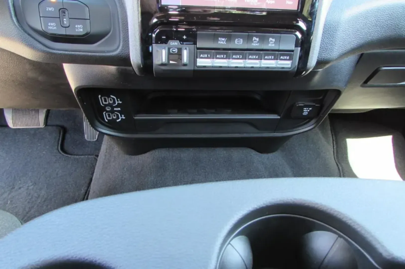 2025 /Diesel Gray/Black Cloth Ram 2500 Tradesman (3C63R5CL3SG) with an Other engine, located at 12830 Highway 21, De Soto, MO, 63020, (636) 337-7777, 38.153099, -90.573624 - Experience the ultimate fusion of power and comfort with the 2025 Ram 2500 Tradesman, available now at Pettus CDJR DeSoto. Located at 12830 Highway 21, De Soto, MO 63020, our OEM dealership specializes in providing high-quality used vehicles that fit every lifestyle. Whether you're a hardworking pro - Photo#25
