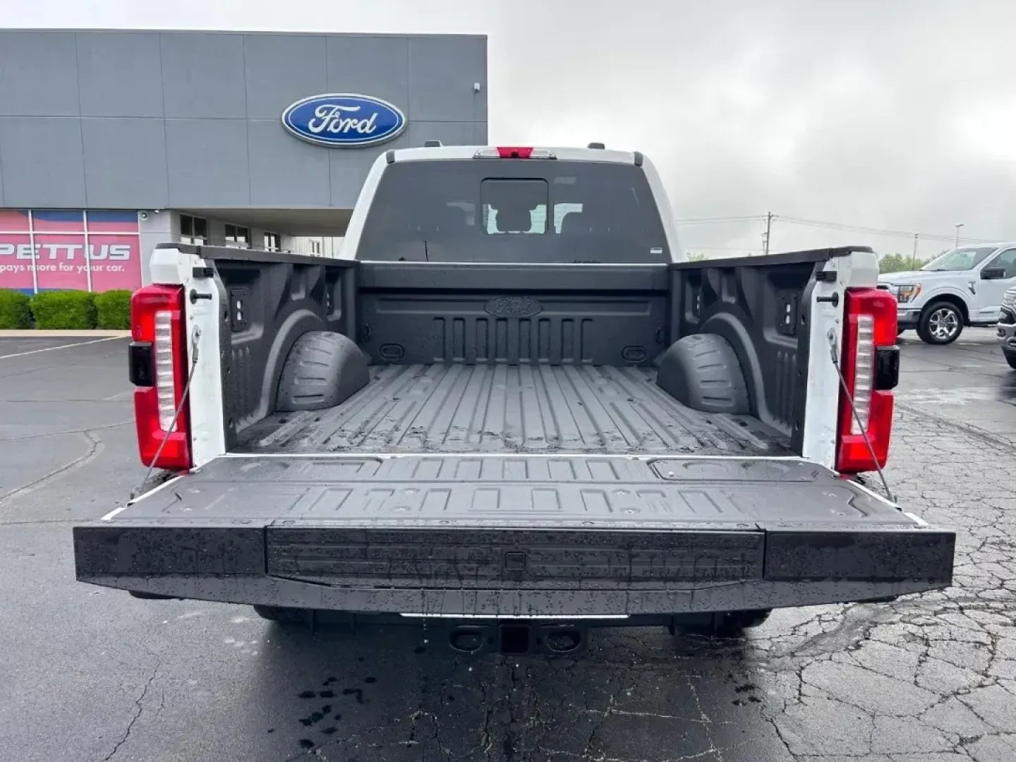 2025 /Black Onyx Leather Ford F-350SD LARIAT (1FT8W3BT6SE) with an 6.7L Turbocharged engine, located at 141 Commercial Dr, Fredericktown, MO, 63645, (573) 783-6432, 37.570087, -90.320648 - **Unleash Your Adventures with the 2025 Ford F-350SD LARIAT at Pettus Ford Fredericktown!**<br /> <br /> Are you ready to elevate your daily commute or weekend adventures? The 2025 Ford F-350SD LARIAT is not just a truck; it's a lifestyle choice. Perfect for anyone from busy parents needing a reliab - Photo#4