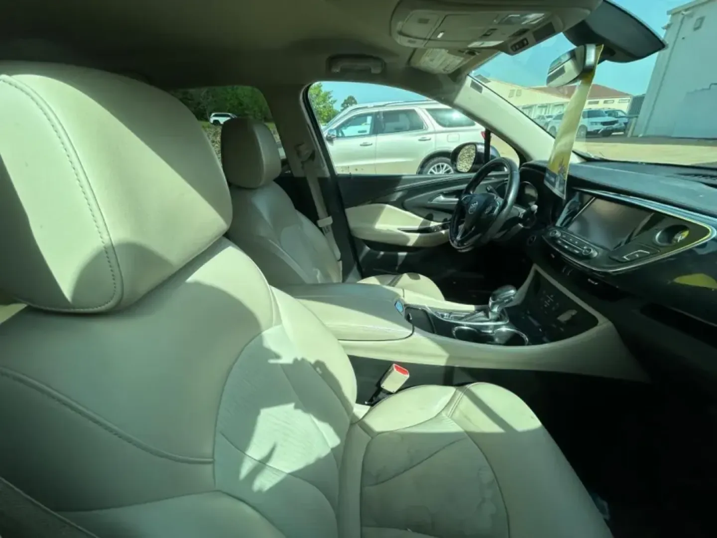 2018 /Light Neutral Leather Buick Envision Preferred (LRBFXBSA0JD) with an 2.5L DOHC 4-cylinder SIDI engine, Automatic transmission, located at 970 Woodlawn Dr., Farmington, MO, 63640, (573) 431-7800, 37.825642, -90.468674 - ### Experience Adventure and Comfort with the 2018 Buick Envision at Pettus CDJR Farmington<br /> <br /> Are you searching for the perfect vehicle to elevate your daily commute or weekend adventures? Look no further than this stunning 2018 Buick Envision, available now at Pettus CDJR Farmington! Thi - Photo#3