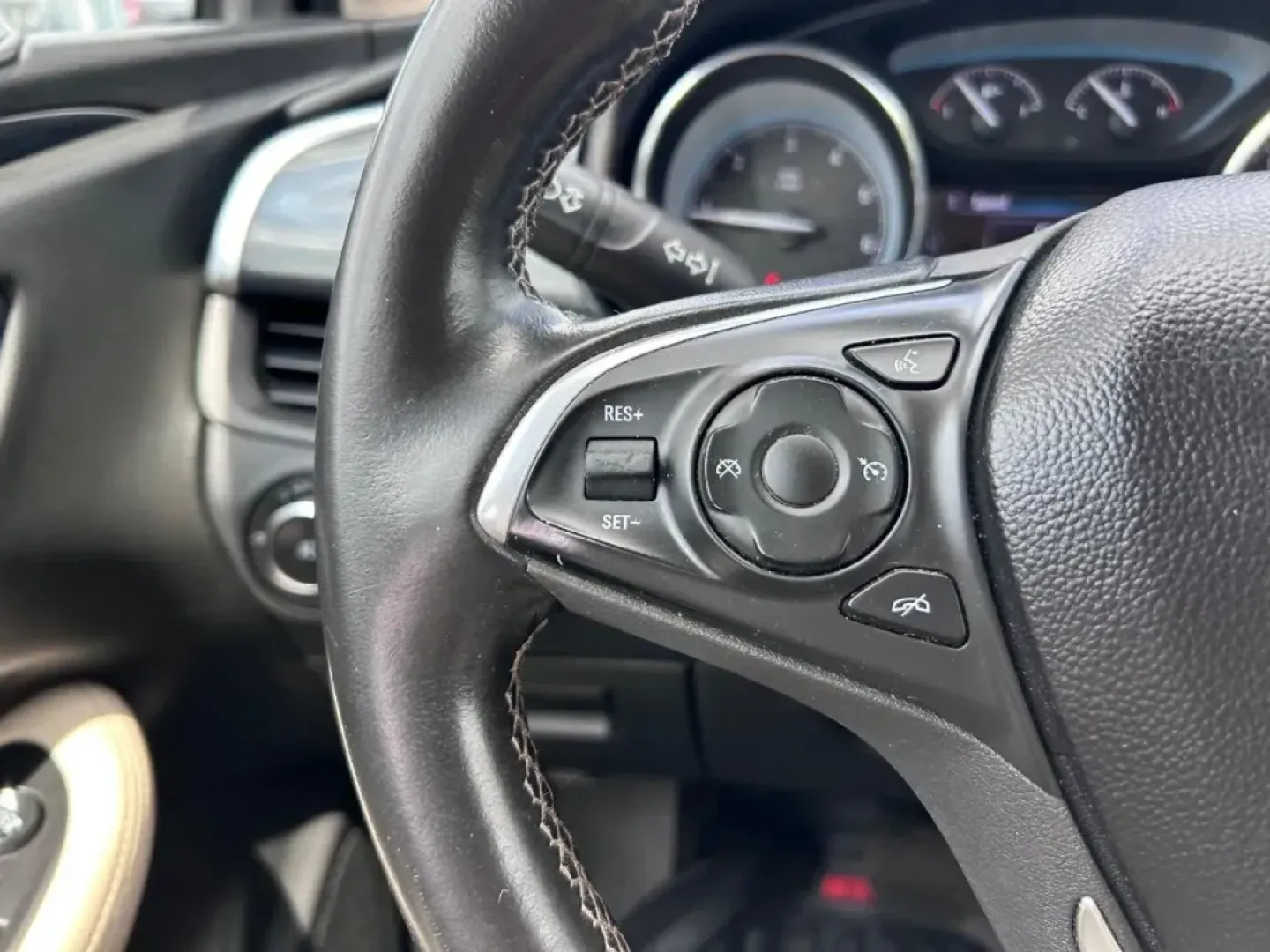 2018 /Light Neutral Leather Buick Envision Preferred (LRBFXBSA0JD) with an 2.5L DOHC 4-cylinder SIDI engine, Automatic transmission, located at 970 Woodlawn Dr., Farmington, MO, 63640, (573) 431-7800, 37.825642, -90.468674 - ### Experience Adventure and Comfort with the 2018 Buick Envision at Pettus CDJR Farmington<br /> <br /> Are you searching for the perfect vehicle to elevate your daily commute or weekend adventures? Look no further than this stunning 2018 Buick Envision, available now at Pettus CDJR Farmington! Thi - Photo#11