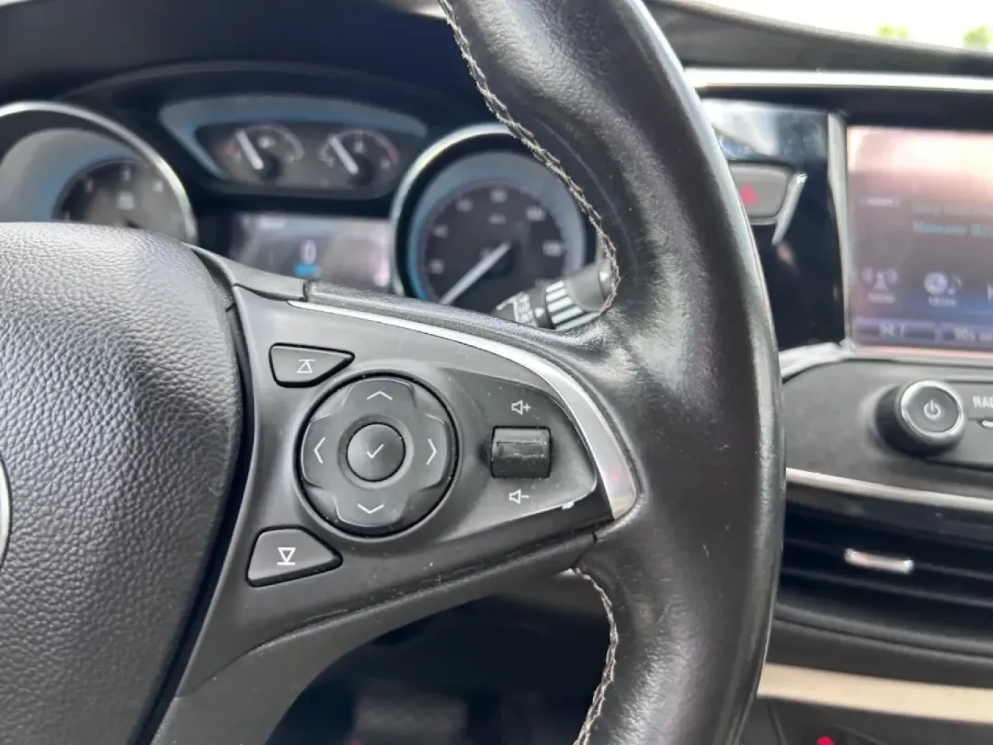 2018 /Light Neutral Leather Buick Envision Preferred (LRBFXBSA0JD) with an 2.5L DOHC 4-cylinder SIDI engine, Automatic transmission, located at 970 Woodlawn Dr., Farmington, MO, 63640, (573) 431-7800, 37.825642, -90.468674 - ### Experience Adventure and Comfort with the 2018 Buick Envision at Pettus CDJR Farmington<br /> <br /> Are you searching for the perfect vehicle to elevate your daily commute or weekend adventures? Look no further than this stunning 2018 Buick Envision, available now at Pettus CDJR Farmington! Thi - Photo#12