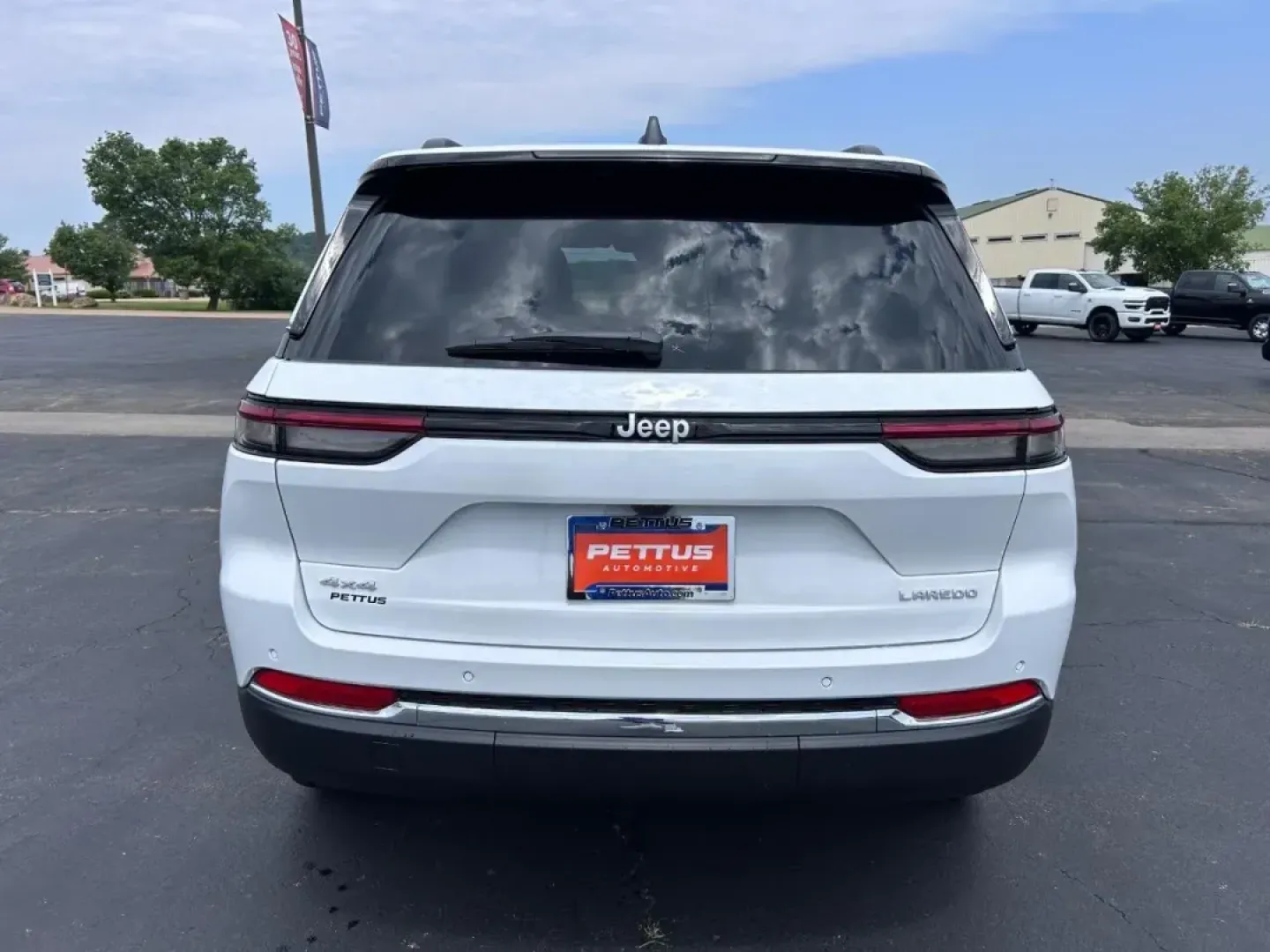 2025 /Global Black Cloth Jeep Grand Cherokee Laredo X (1C4RJHAG1SC) with an 3.6L V6 24V VVT UPG I engine, Automatic transmission, located at 970 Woodlawn Dr., Farmington, MO, 63640, (573) 431-7800, 37.825642, -90.468674 - **Explore the Great Outdoors with the 2025 Jeep Grand Cherokee Laredo X - Your Perfect Adventure Companion!**<br /> <br /> Are you ready to take your family adventures to the next level? Look no further than the 2025 Jeep Grand Cherokee Laredo X, now available at Pettus CDJR Farmington! This SUV is - Photo#3