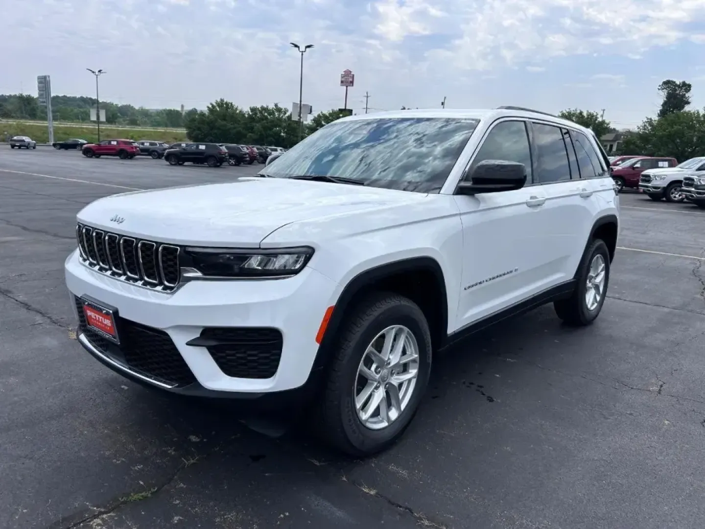 2025 /Global Black Cloth Jeep Grand Cherokee Laredo X (1C4RJHAG1SC) with an 3.6L V6 24V VVT UPG I engine, Automatic transmission, located at 970 Woodlawn Dr., Farmington, MO, 63640, (573) 431-7800, 37.825642, -90.468674 - **Explore the Great Outdoors with the 2025 Jeep Grand Cherokee Laredo X - Your Perfect Adventure Companion!**<br /> <br /> Are you ready to take your family adventures to the next level? Look no further than the 2025 Jeep Grand Cherokee Laredo X, now available at Pettus CDJR Farmington! This SUV is - Photo#7