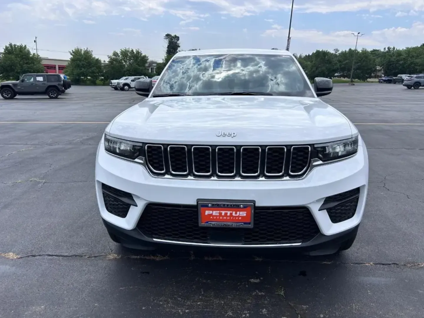 2025 /Global Black Cloth Jeep Grand Cherokee Laredo X (1C4RJHAG1SC) with an 3.6L V6 24V VVT UPG I engine, Automatic transmission, located at 970 Woodlawn Dr., Farmington, MO, 63640, (573) 431-7800, 37.825642, -90.468674 - **Explore the Great Outdoors with the 2025 Jeep Grand Cherokee Laredo X - Your Perfect Adventure Companion!**<br /> <br /> Are you ready to take your family adventures to the next level? Look no further than the 2025 Jeep Grand Cherokee Laredo X, now available at Pettus CDJR Farmington! This SUV is - Photo#8