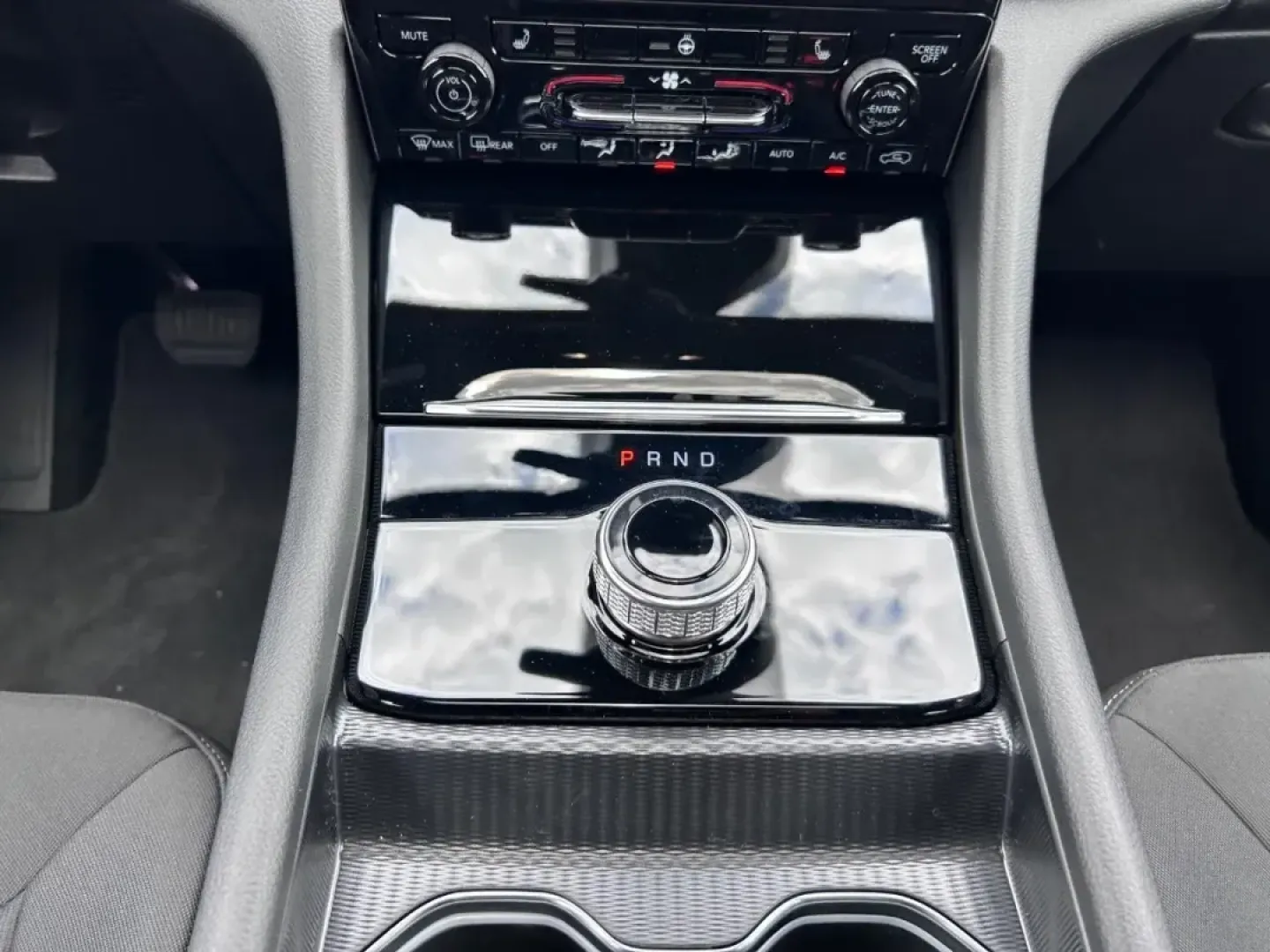 2025 /Global Black Cloth Jeep Grand Cherokee Laredo X (1C4RJHAG1SC) with an 3.6L V6 24V VVT UPG I engine, Automatic transmission, located at 970 Woodlawn Dr., Farmington, MO, 63640, (573) 431-7800, 37.825642, -90.468674 - **Explore the Great Outdoors with the 2025 Jeep Grand Cherokee Laredo X - Your Perfect Adventure Companion!**<br /> <br /> Are you ready to take your family adventures to the next level? Look no further than the 2025 Jeep Grand Cherokee Laredo X, now available at Pettus CDJR Farmington! This SUV is - Photo#17