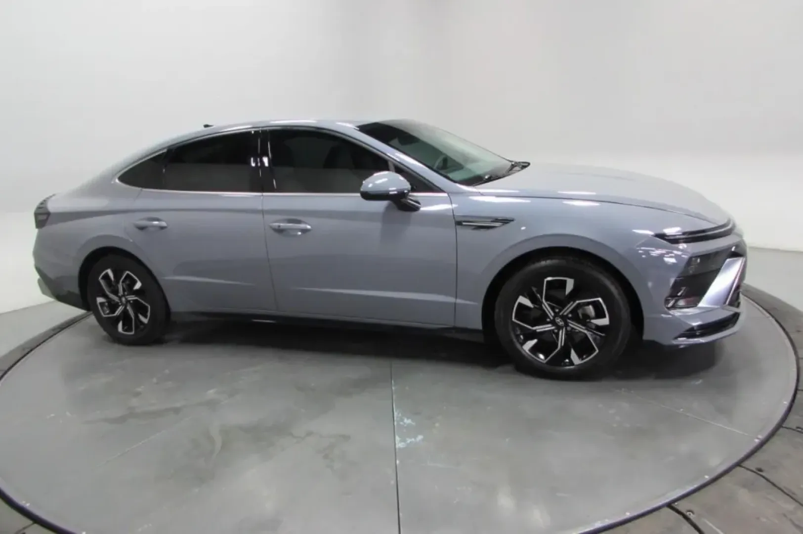 2024 /Cloth Hyundai Sonata SEL (KMHL64JA3RA) with an 2.5L GDI MPI DOHC I4 CVVT engine, Automatic transmission, located at 12836 Highway 21, De Soto, MO, 63020, (636) 337-7777, 38.151867, -90.575615 - **Embrace the Open Road with the 2024 Hyundai Sonata SEL Perfect for Your Next Adventure!**<br /> <br /> Are you ready to elevate your daily commute or embark on weekend getaways? The 2024 Hyundai Sonata SEL is not just a car; it's your ticket to a life filled with memorable journeys and effortless - Photo#3