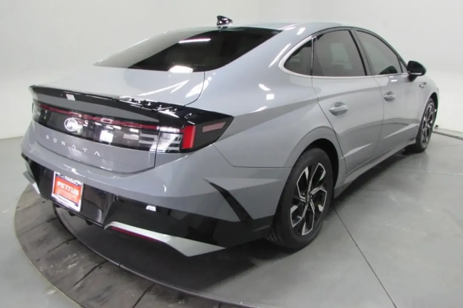 2024 /Cloth Hyundai Sonata SEL (KMHL64JA3RA) with an 2.5L GDI MPI DOHC I4 CVVT engine, Automatic transmission, located at 12836 Highway 21, De Soto, MO, 63020, (636) 337-7777, 38.151867, -90.575615 - **Embrace the Open Road with the 2024 Hyundai Sonata SEL Perfect for Your Next Adventure!**<br /> <br /> Are you ready to elevate your daily commute or embark on weekend getaways? The 2024 Hyundai Sonata SEL is not just a car; it's your ticket to a life filled with memorable journeys and effortless - Photo#7
