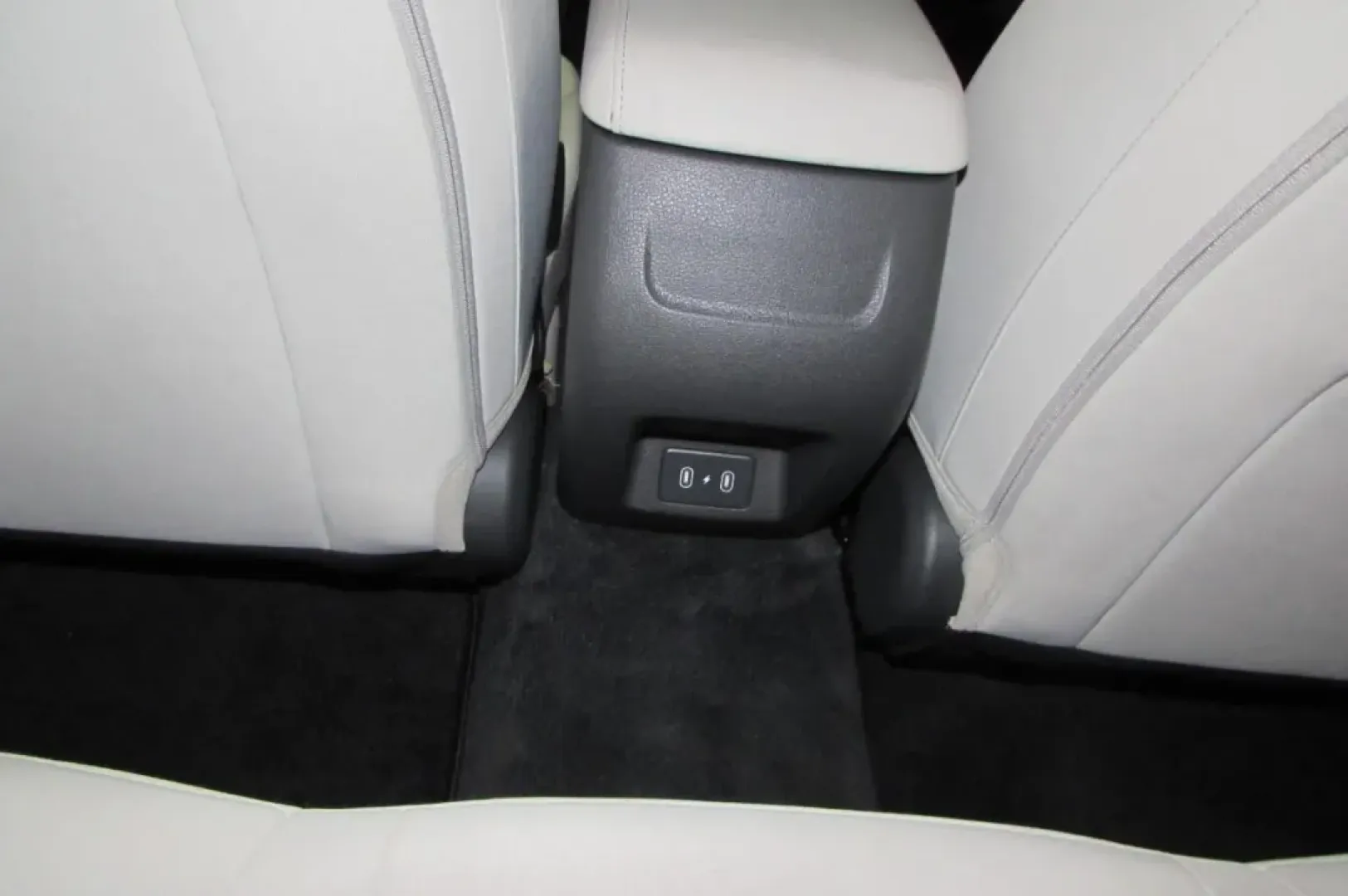 2024 /Cloth Hyundai Sonata SEL (KMHL64JA3RA) with an 2.5L GDI MPI DOHC I4 CVVT engine, Automatic transmission, located at 12836 Highway 21, De Soto, MO, 63020, (636) 337-7777, 38.151867, -90.575615 - **Embrace the Open Road with the 2024 Hyundai Sonata SEL Perfect for Your Next Adventure!**<br /> <br /> Are you ready to elevate your daily commute or embark on weekend getaways? The 2024 Hyundai Sonata SEL is not just a car; it's your ticket to a life filled with memorable journeys and effortless - Photo#24