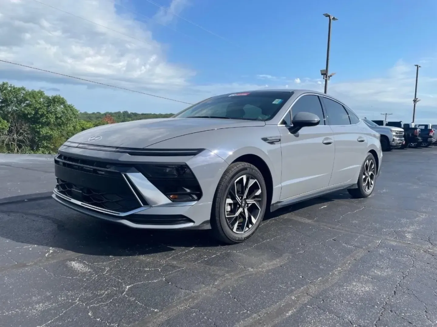 2024 /Cloth Hyundai Sonata SEL (KMHL64JA3RA) with an 2.5L GDI MPI DOHC I4 CVVT engine, Automatic transmission, located at 12836 Highway 21, De Soto, MO, 63020, (636) 337-7777, 38.151867, -90.575615 - **Embrace the Open Road with the 2024 Hyundai Sonata SEL Perfect for Your Next Adventure!**<br /> <br /> Are you ready to elevate your daily commute or embark on weekend getaways? The 2024 Hyundai Sonata SEL is not just a car; it's your ticket to a life filled with memorable journeys and effortless - Photo#28