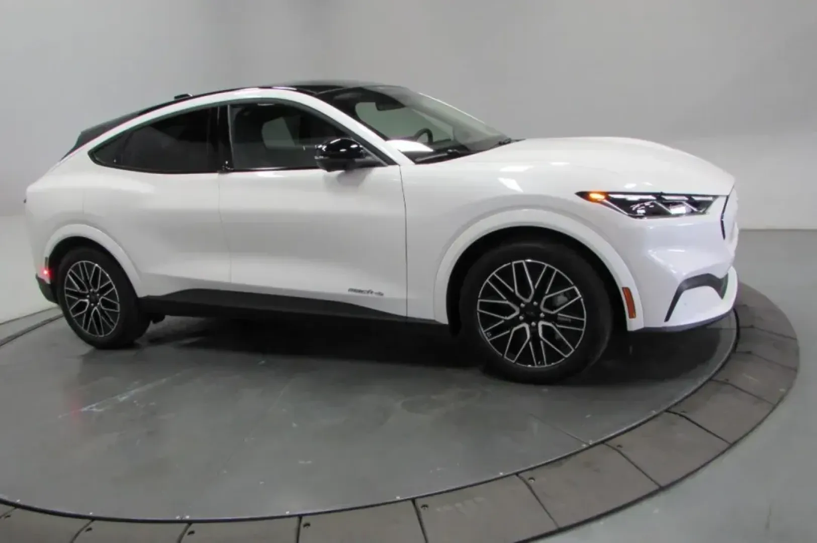 2025 /Light Space Gray Leather Trimm Ford Mustang Mach-E Premium (3FMTK3SU4SM) with an Electric Motor engine, located at 12836 Highway 21, De Soto, MO, 63020, (636) 337-7777, 38.151867, -90.575615 - **Discover the Future of Driving with the 2025 Ford Mustang Mach-E at Pettus Ford De Soto!**<br /> <br /> Are you ready to elevate your driving experience? This 2025 Ford Mustang Mach-E Premium is not just a vehicle; it's a lifestyle choice for modern adventurers and eco-friendly enthusiasts alike. - Photo#3