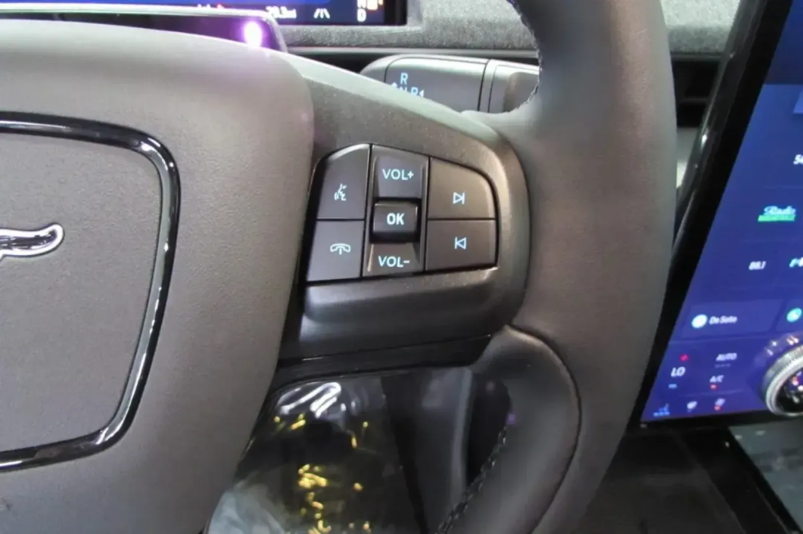 2025 /Light Space Gray Leather Trimm Ford Mustang Mach-E Premium (3FMTK3SU4SM) with an Electric Motor engine, located at 12836 Highway 21, De Soto, MO, 63020, (636) 337-7777, 38.151867, -90.575615 - **Discover the Future of Driving with the 2025 Ford Mustang Mach-E at Pettus Ford De Soto!**<br /> <br /> Are you ready to elevate your driving experience? This 2025 Ford Mustang Mach-E Premium is not just a vehicle; it's a lifestyle choice for modern adventurers and eco-friendly enthusiasts alike. - Photo#17