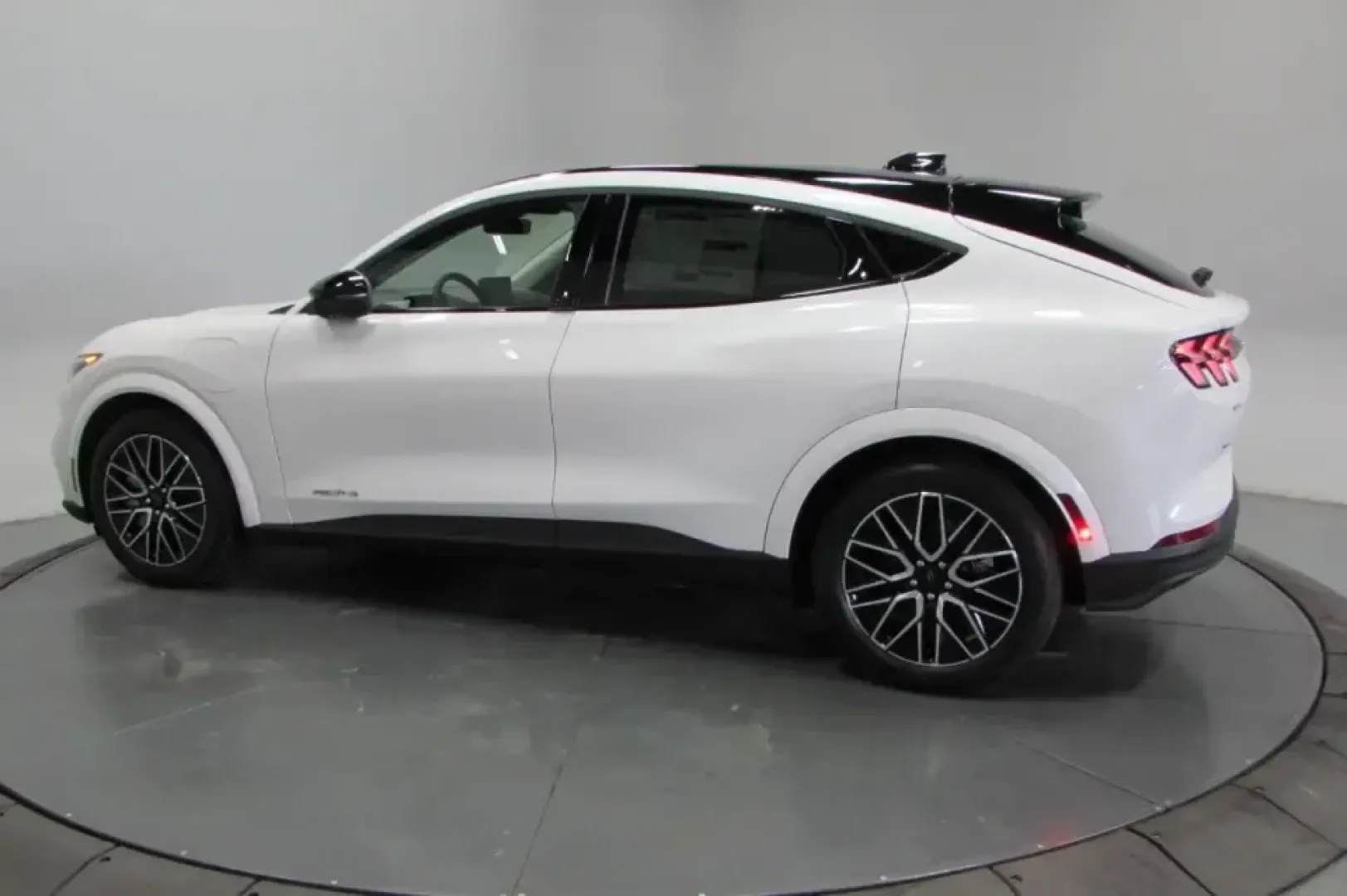 2025 /Black Onyx Ford Mustang Mach-E Premium (3FMTK3SU4SM) with an Electric Motor engine, 1A transmission, located at 12836 Highway 21, De Soto, MO, 63020, (636) 337-7777, 38.151867, -90.575615 - **Discover the Future of Driving with the 2025 Ford Mustang Mach-E at Pettus Ford De Soto!**<br /> <br /> Are you ready to elevate your driving experience? This 2025 Ford Mustang Mach-E Premium is not just a vehicle; it's a lifestyle choice for modern adventurers and eco-friendly enthusiasts alike. - Photo#4