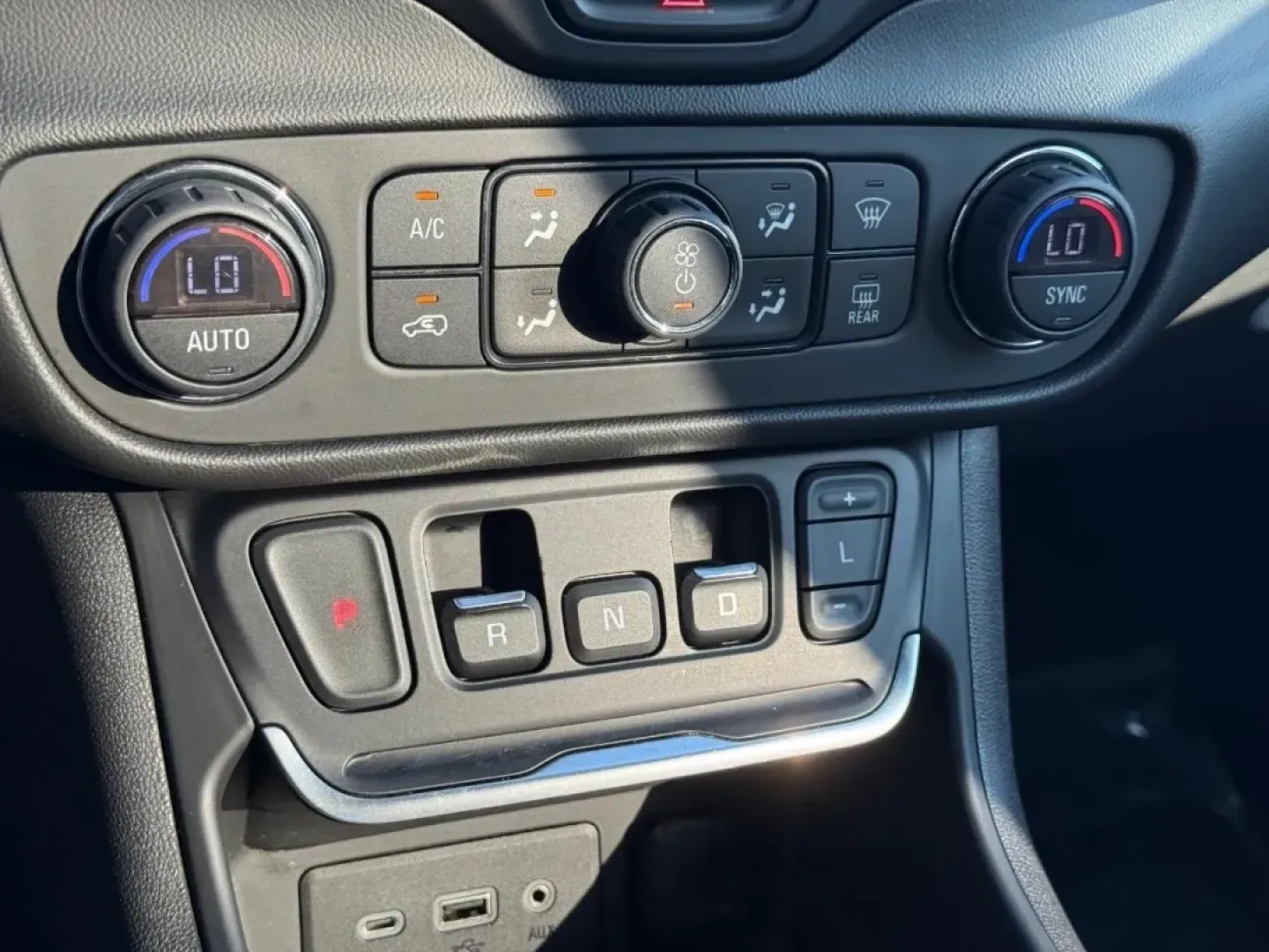 2021 /Jet Black Leather GMC Terrain SLE (3GKALTEVXML) with an 1.5L Turbo DOHC 4-cylinder / SIDI / VVT engine, Automatic transmission, located at 970 Woodlawn Dr., Farmington, MO, 63640, (573) 431-7800, 37.825642, -90.468674 - **Experience Adventure with the 2021 GMC Terrain SLE Your Ultimate SUV Companion!**<br /> <br /> Whether you're navigating the bustling streets of Farmington, MO, or embarking on weekend getaways to nearby attractions like the Mark Twain National Forest, the 2021 GMC Terrain SLE is your ticket to a - Photo#17